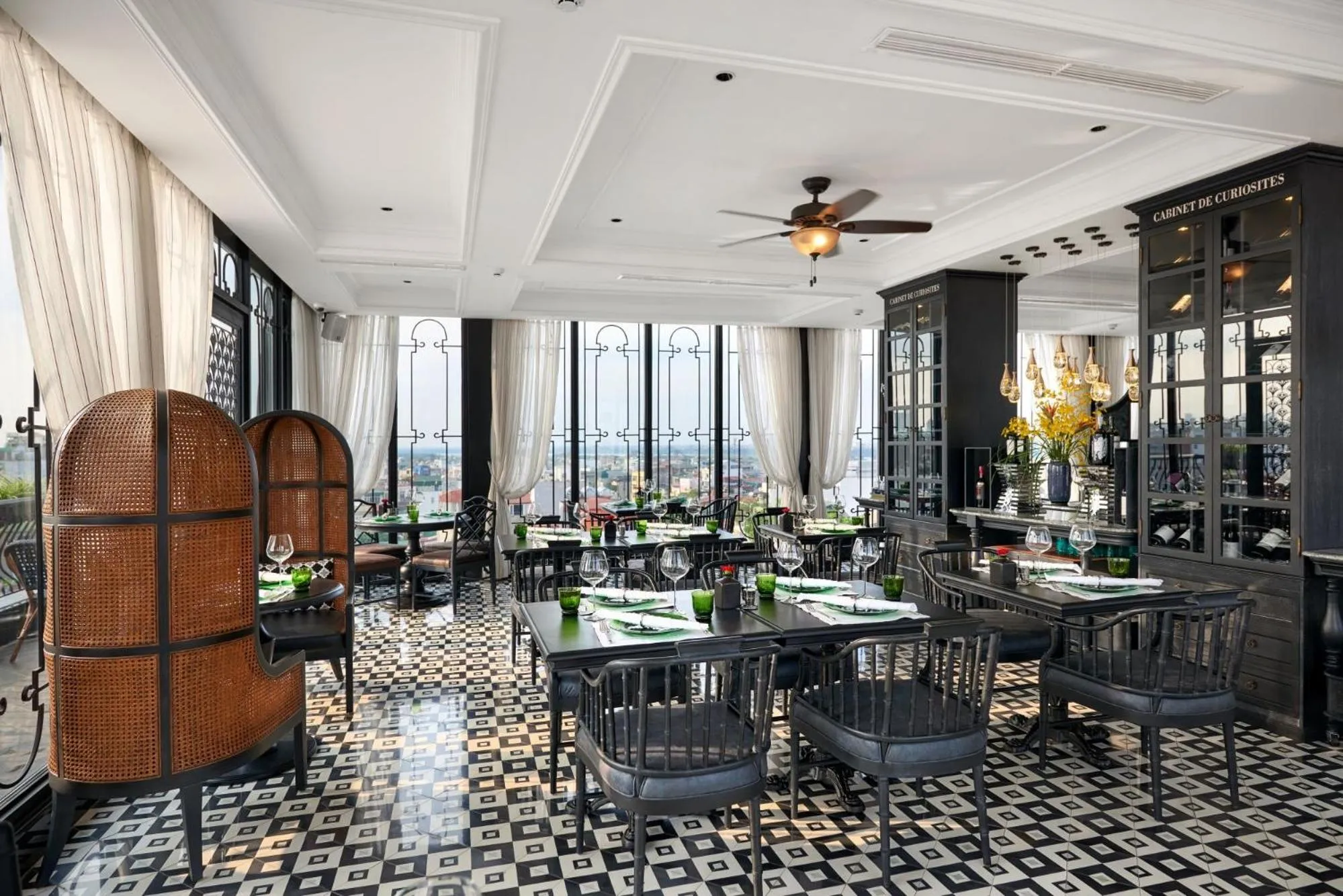 Restaurant/places to eat in La Siesta Premium Hang Be