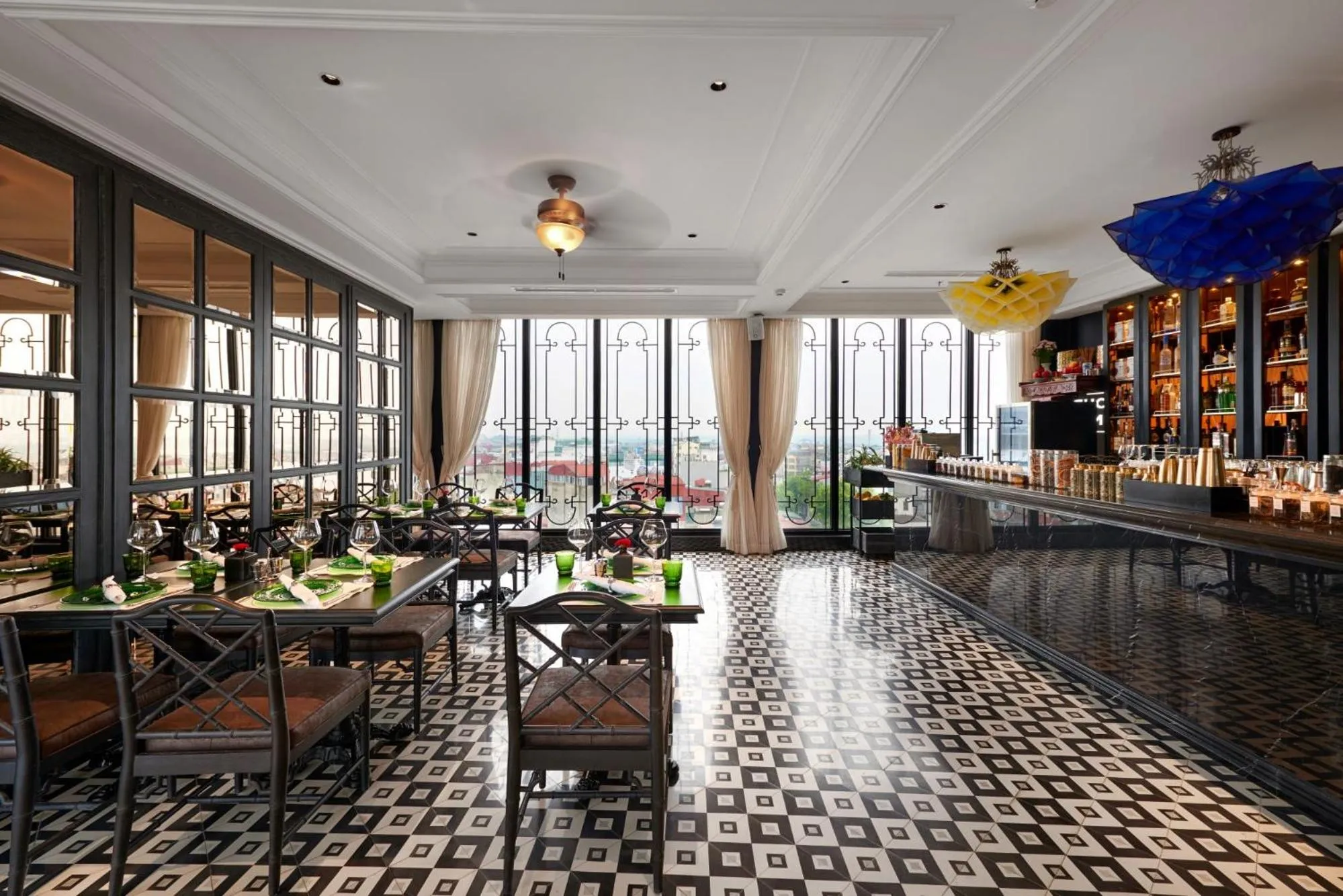 Restaurant/places to eat in La Siesta Premium Hang Be