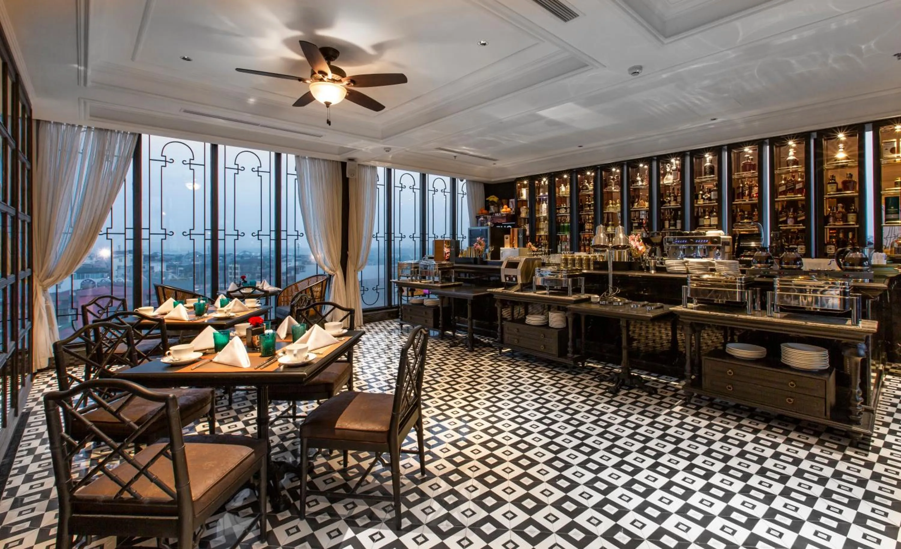 Restaurant/places to eat in La Siesta Premium Hang Be