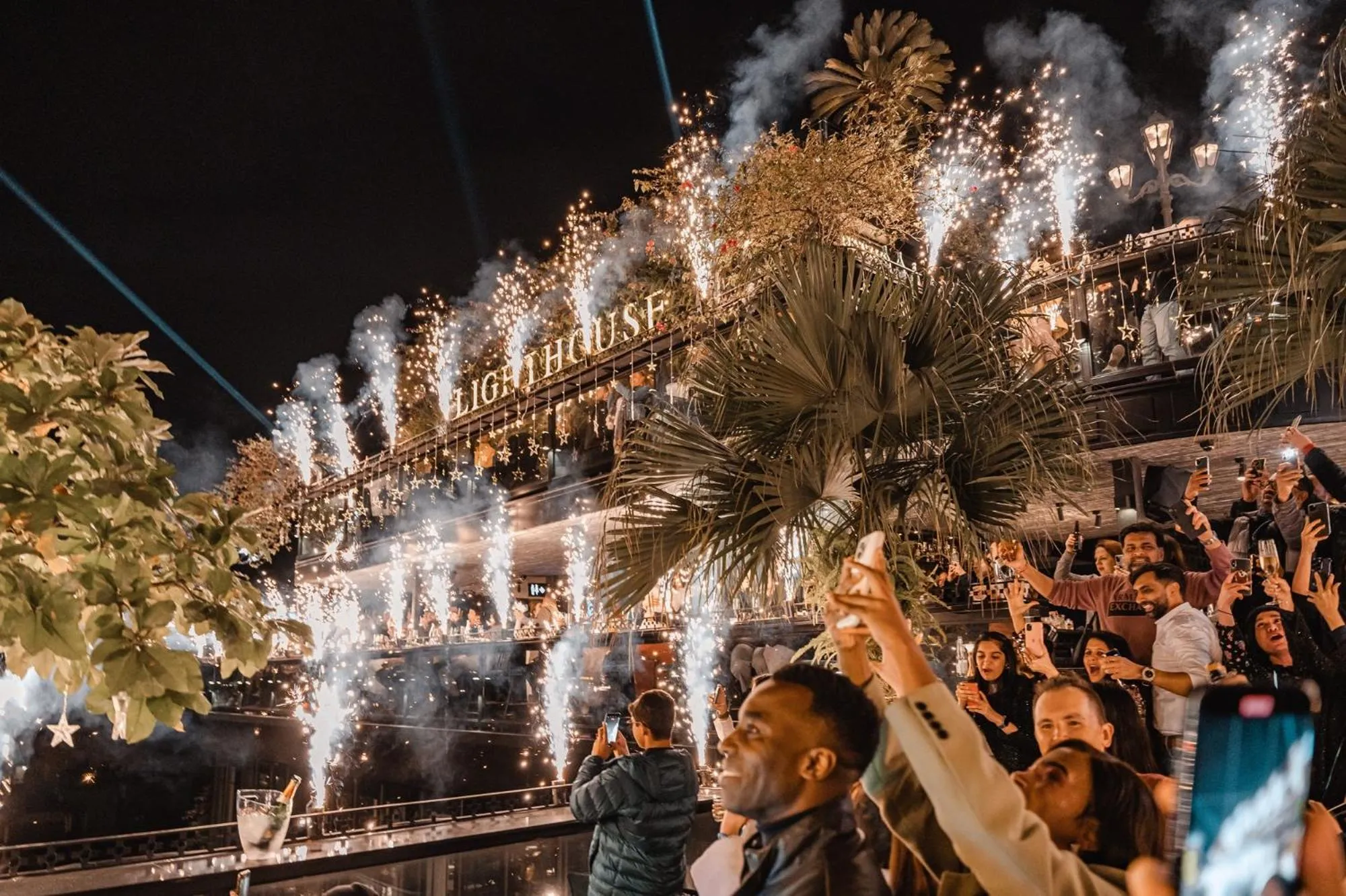 People in La Siesta Premium Hang Be