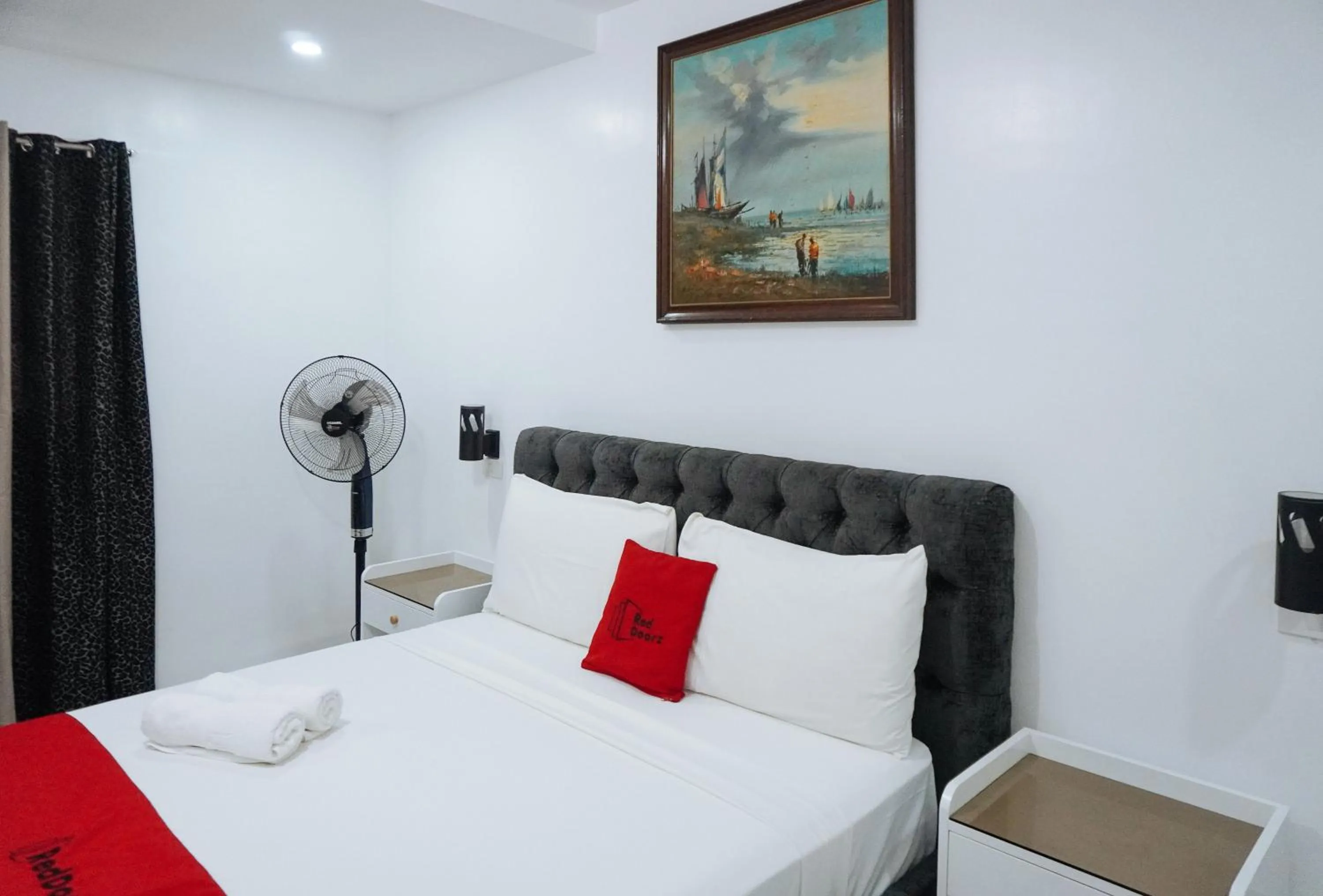 Photo of the whole room, Bed in RedDoorz at La Casa Guesthouse former RedDoorz at Tamarind Street Angeles City