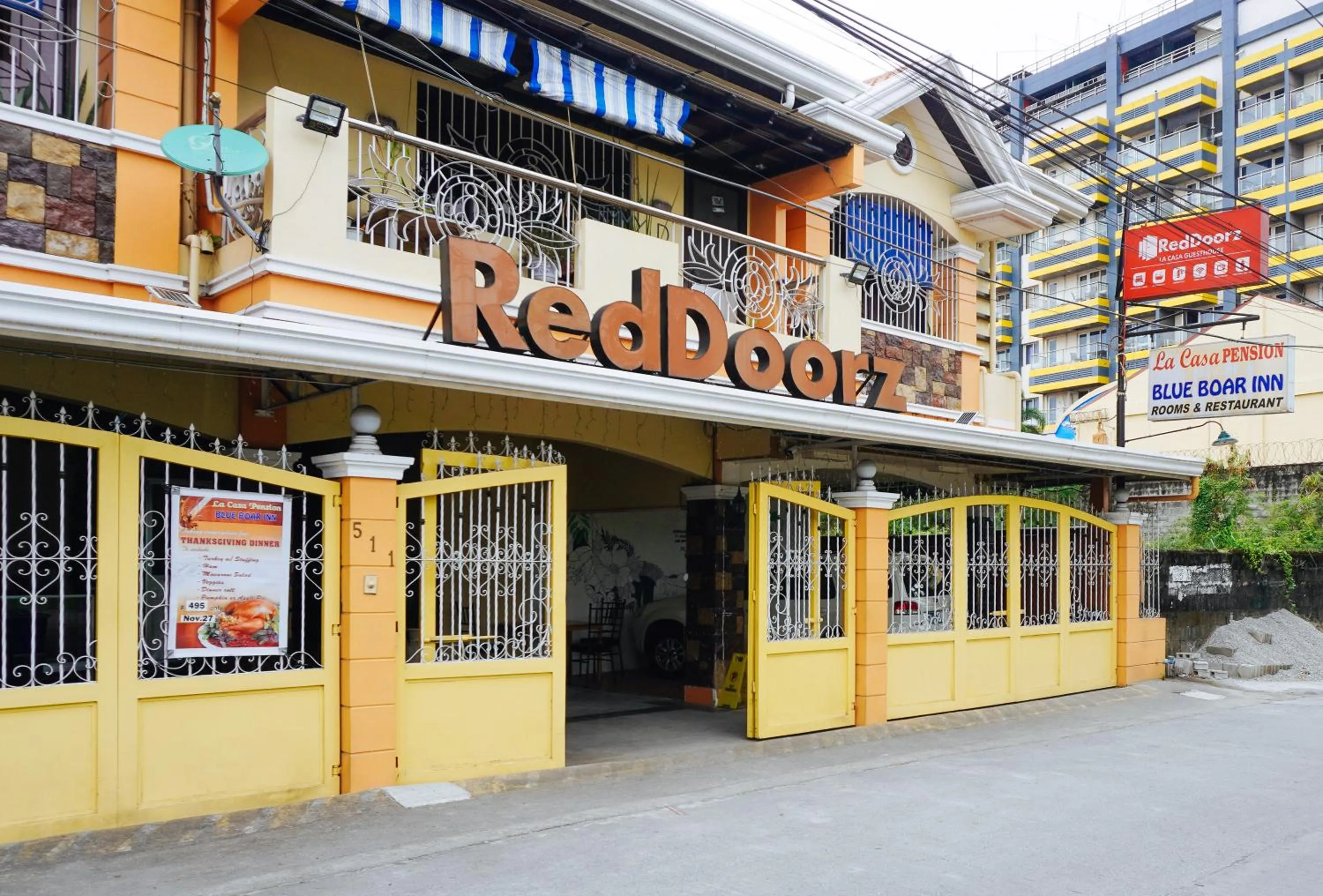 Property building in RedDoorz at La Casa Guesthouse former RedDoorz at Tamarind Street Angeles City