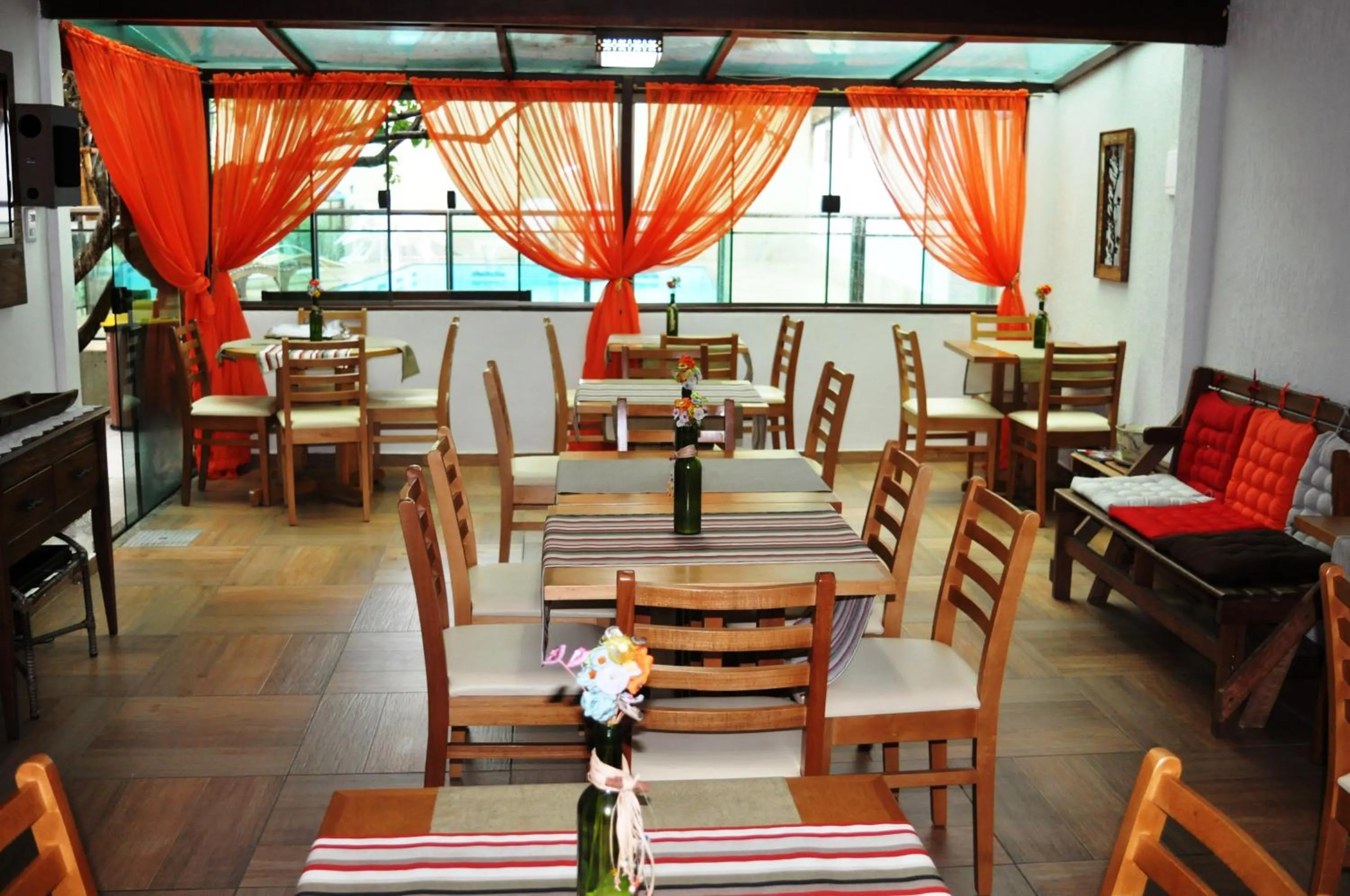 Restaurant/places to eat in Pousada Encantos do Peró