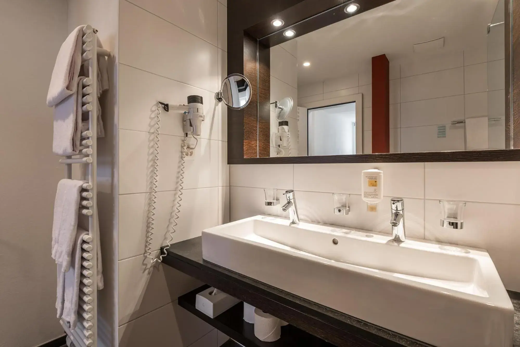 Bathroom in Hotel Alpina Luzern Bathroom in Hotel Alpina Luzern