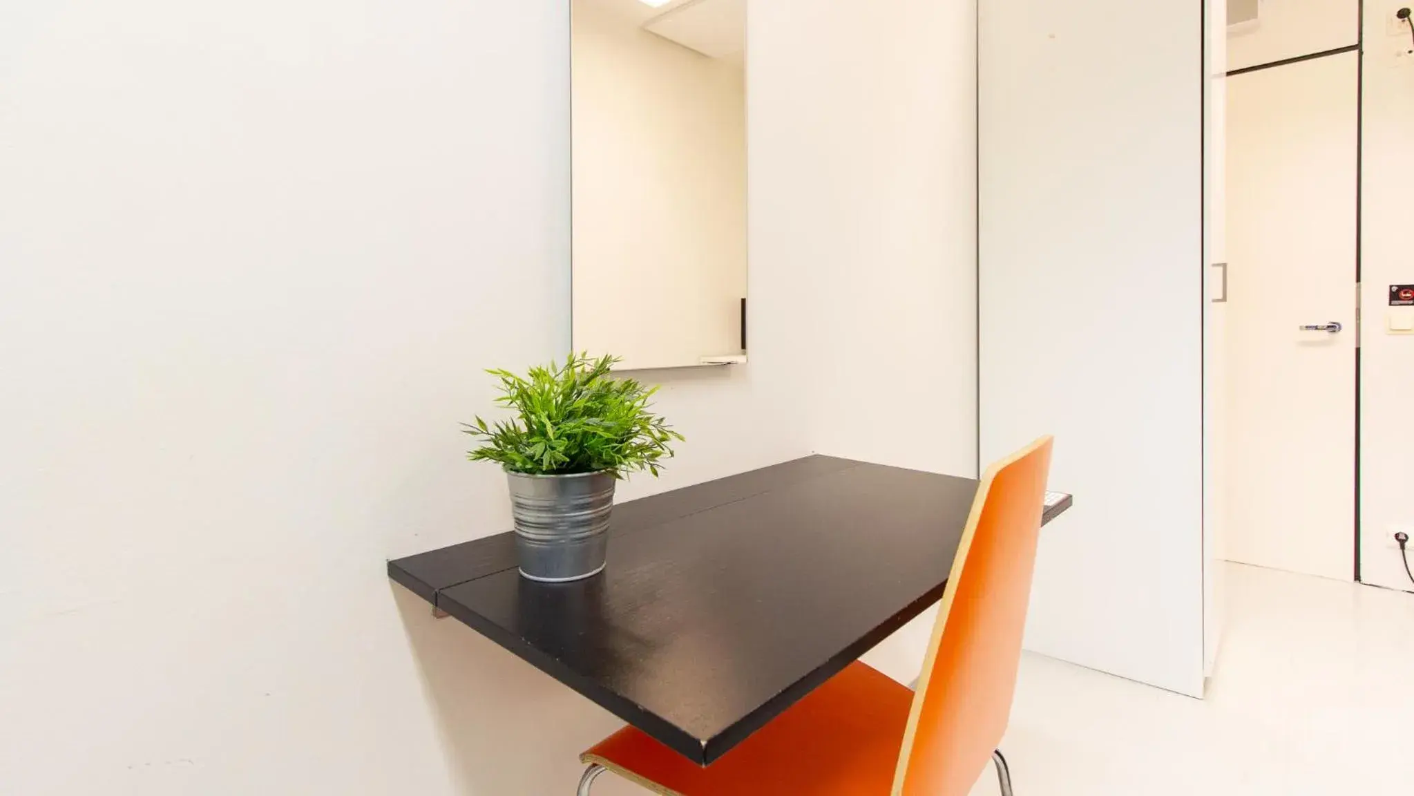 Standard Single Room with Shared Bathroom in Forenom Hostel Vantaa Airport Standard Single Room with Shared Bathroom in Forenom Hostel Vantaa Airport