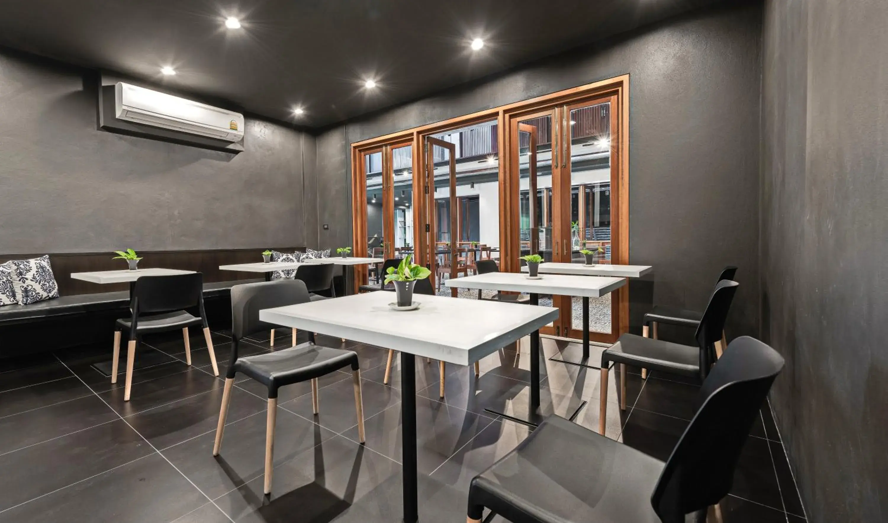 Restaurant/places to eat in Hua Hin Habitat Hotel- SHA Extra Plus Restaurant/places to eat in Hua Hin Habitat Hotel- SHA Extra Plus