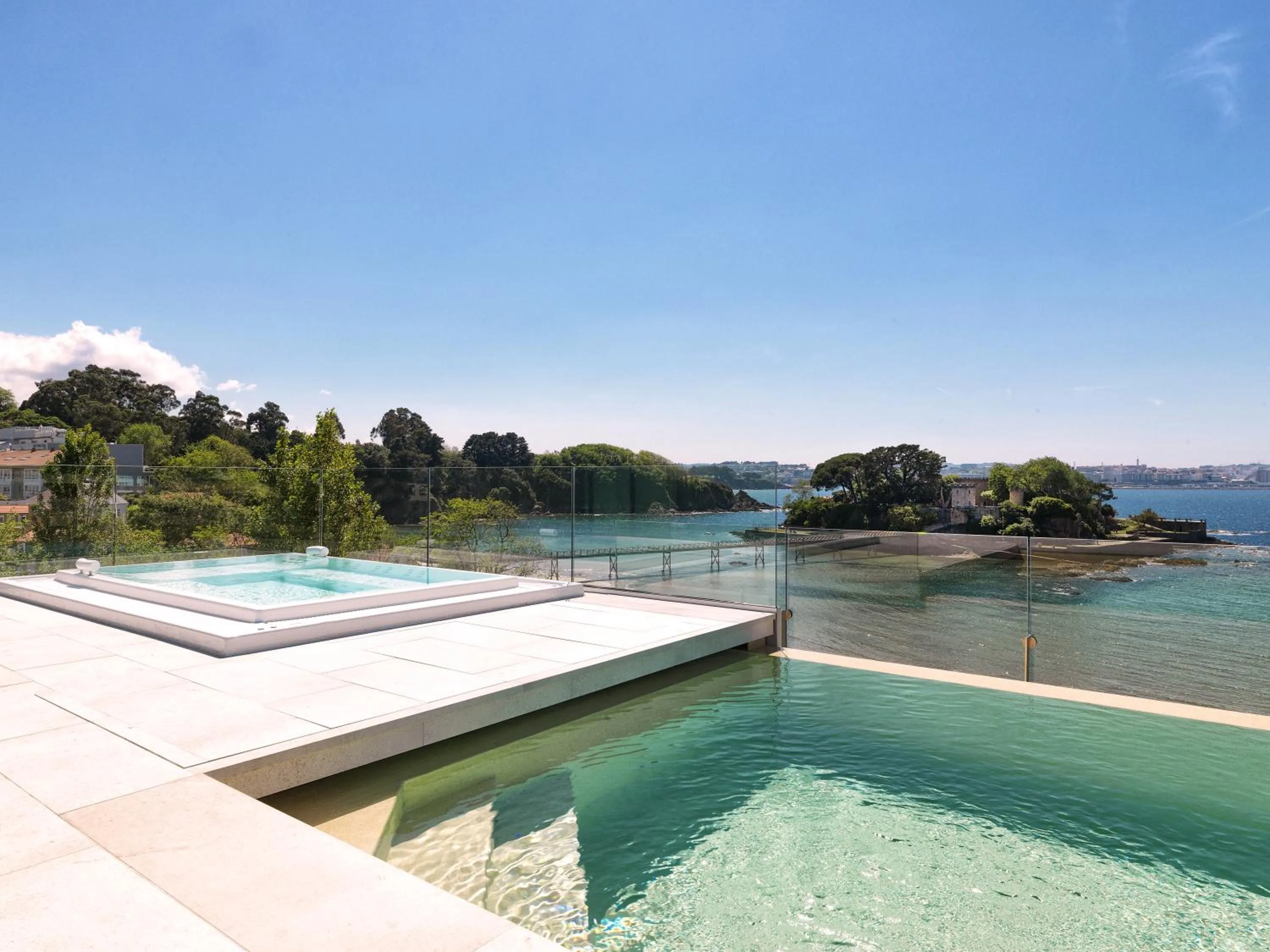 Swimming pool in Noa Boutique Hotel