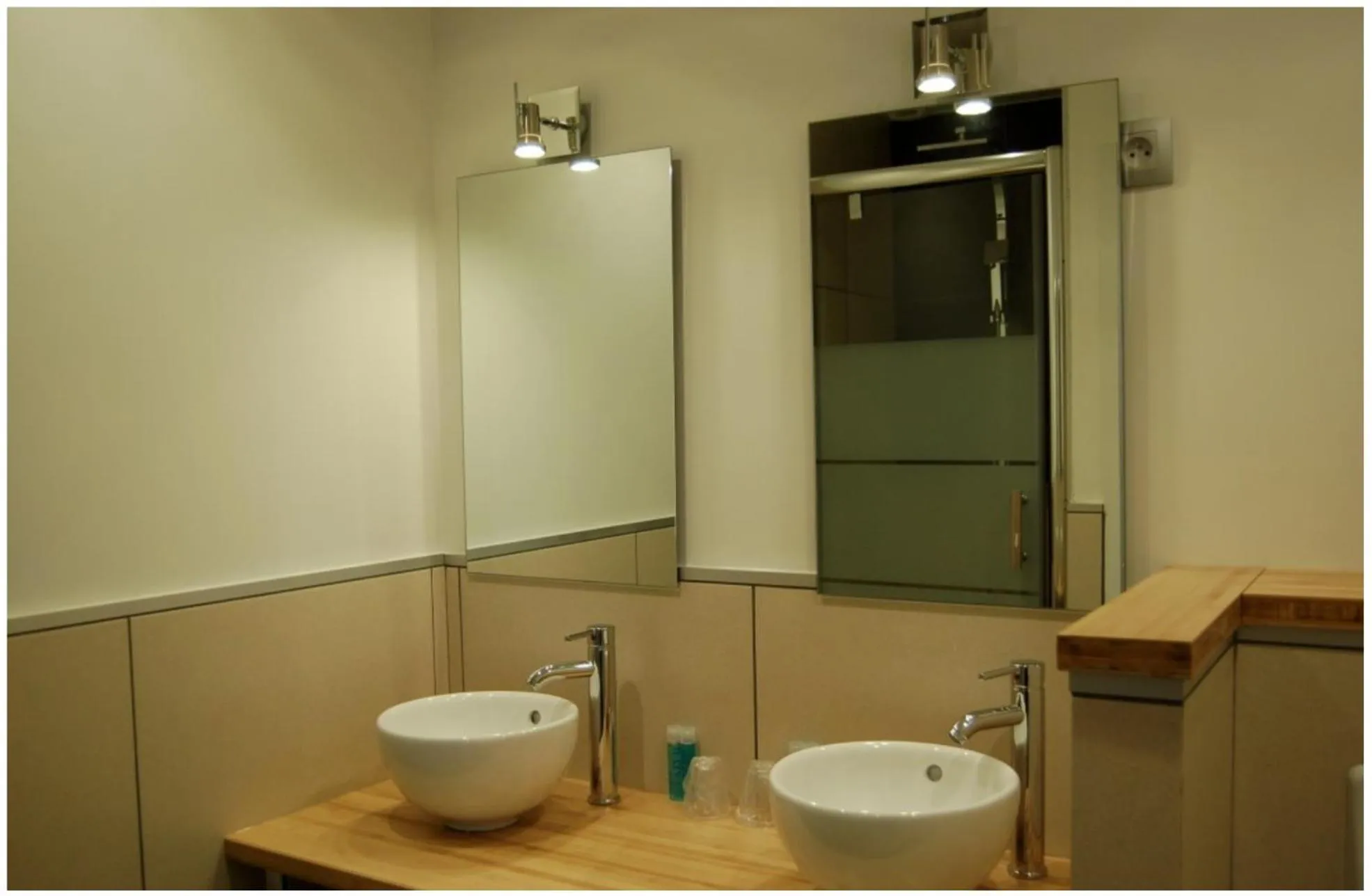 Shower in La Caroline