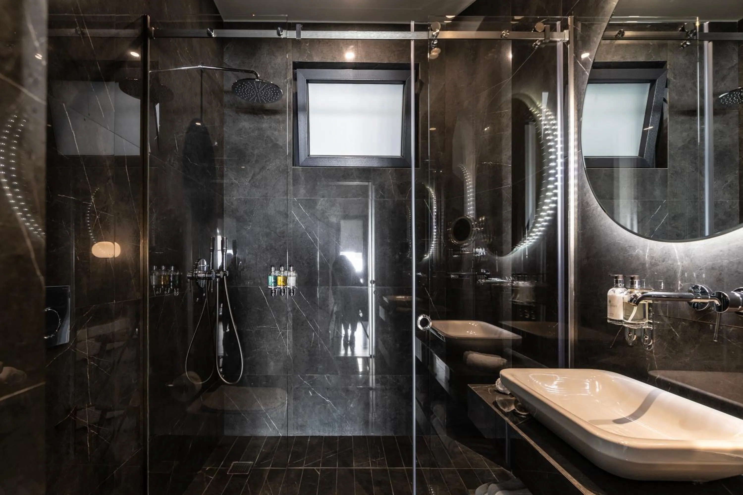 Shower in Oniro City