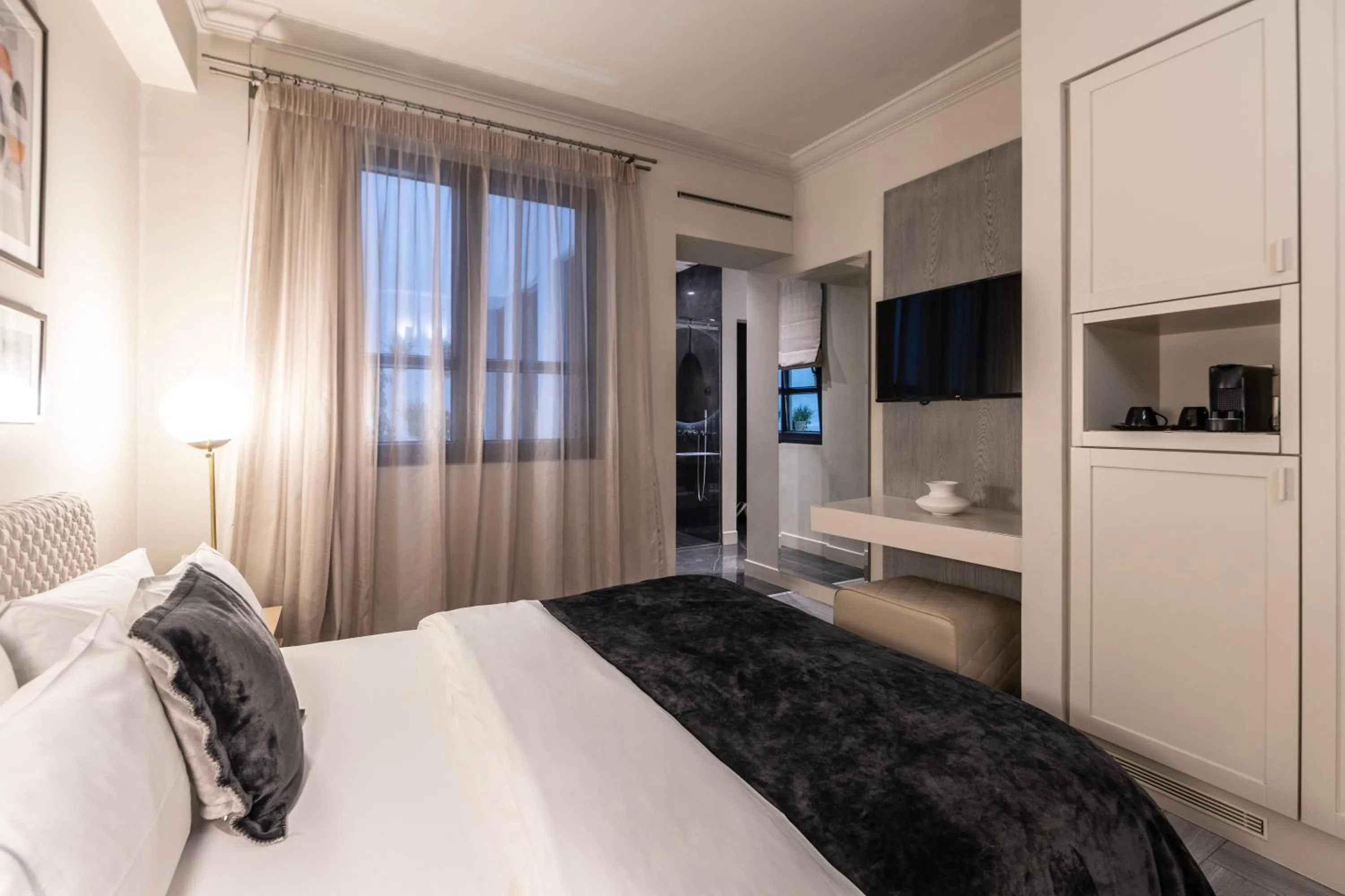 Coffee/tea facilities, Bed in Oniro City