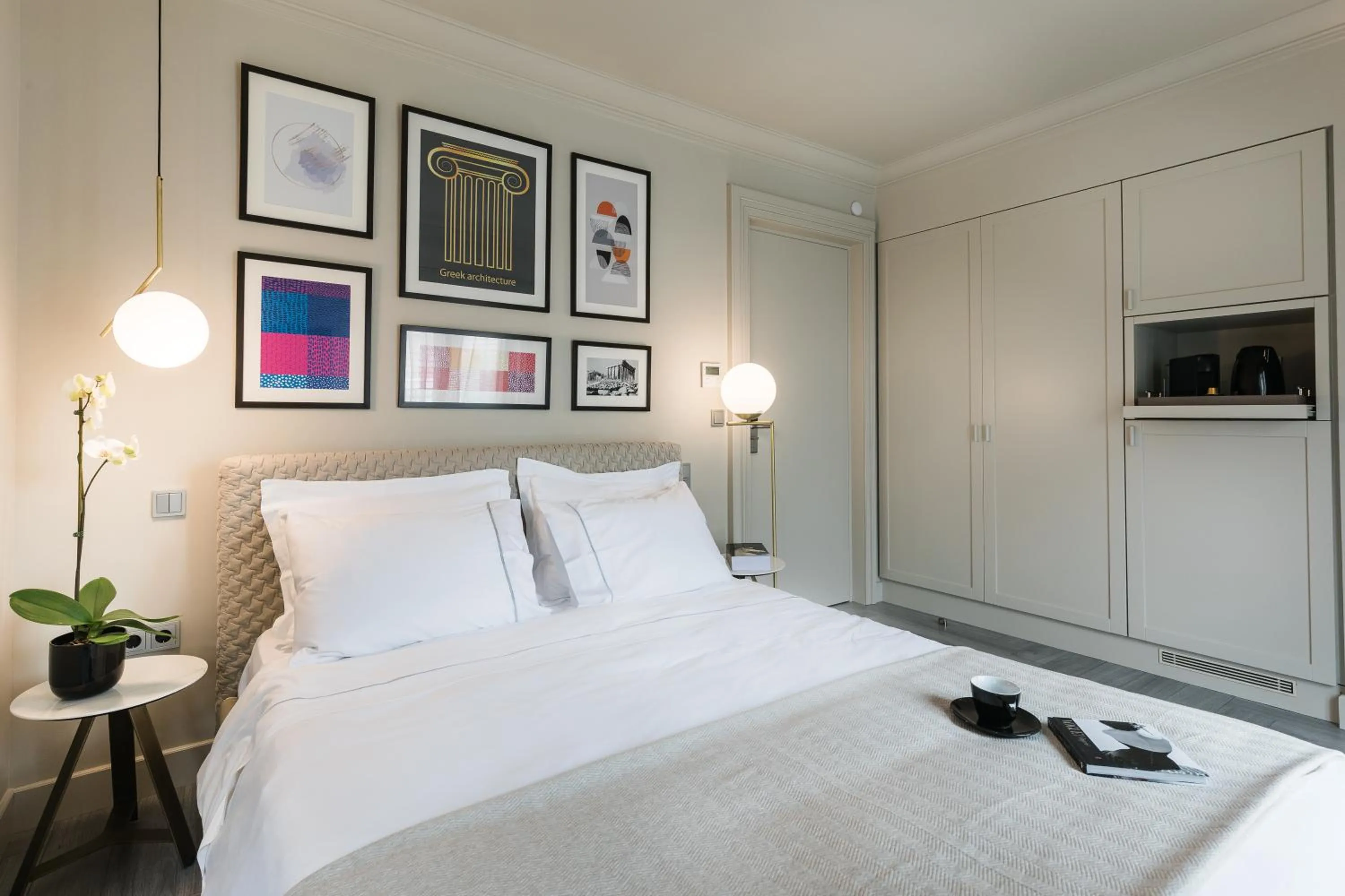 King Room with Balcony in Oniro City