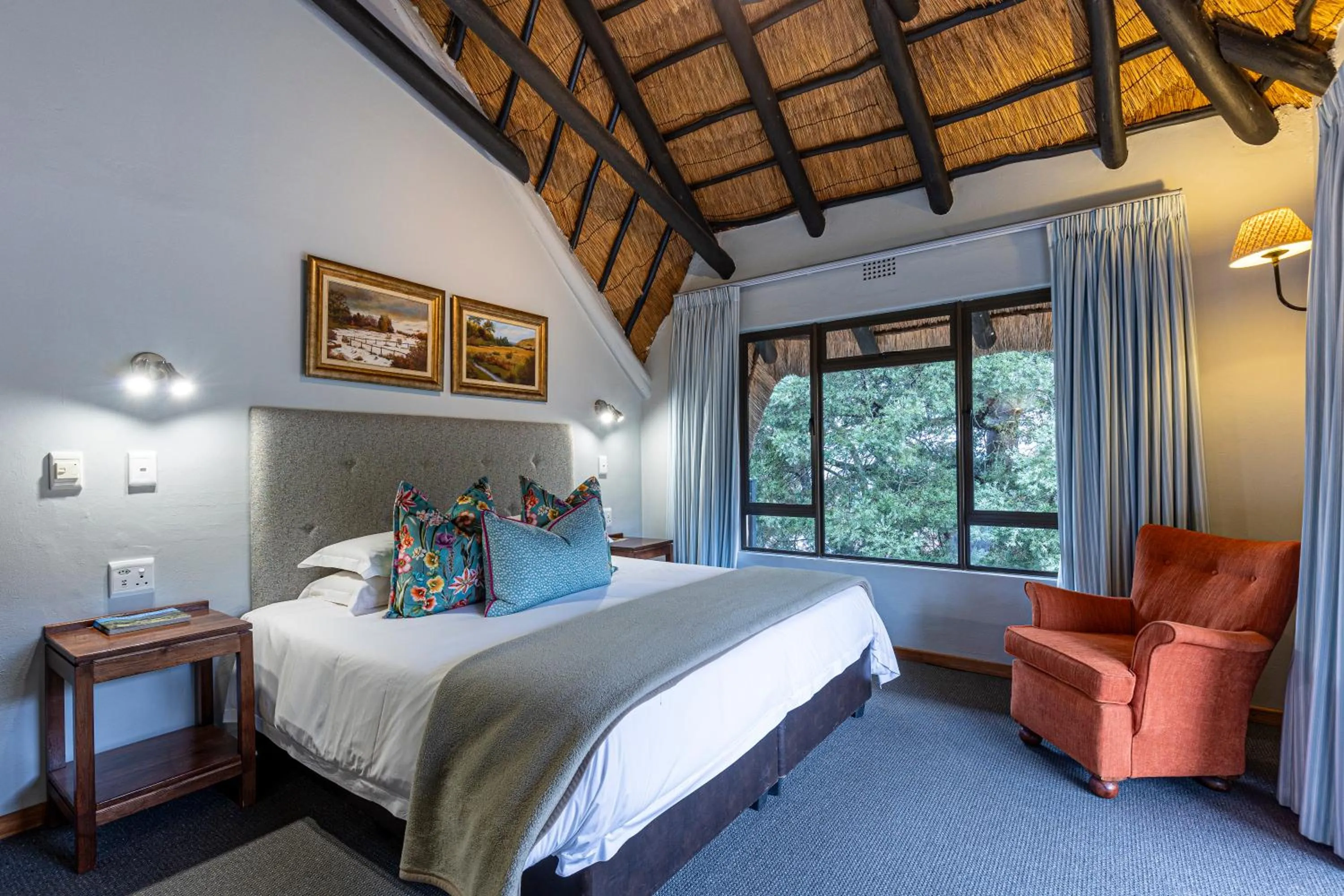 Photo of the whole room, Bed in Cavern Resort & Spa