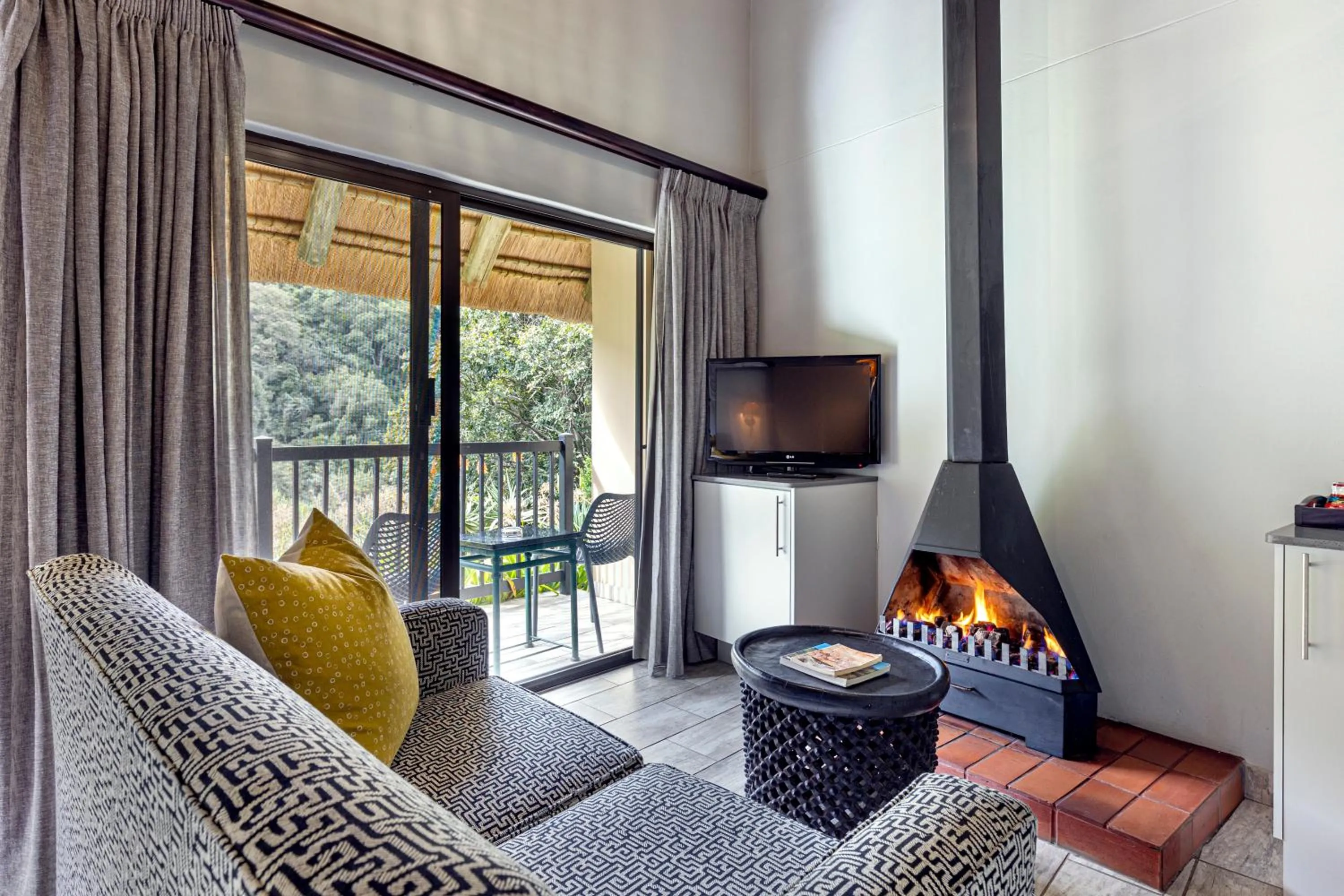 Seating area in Cavern Resort & Spa