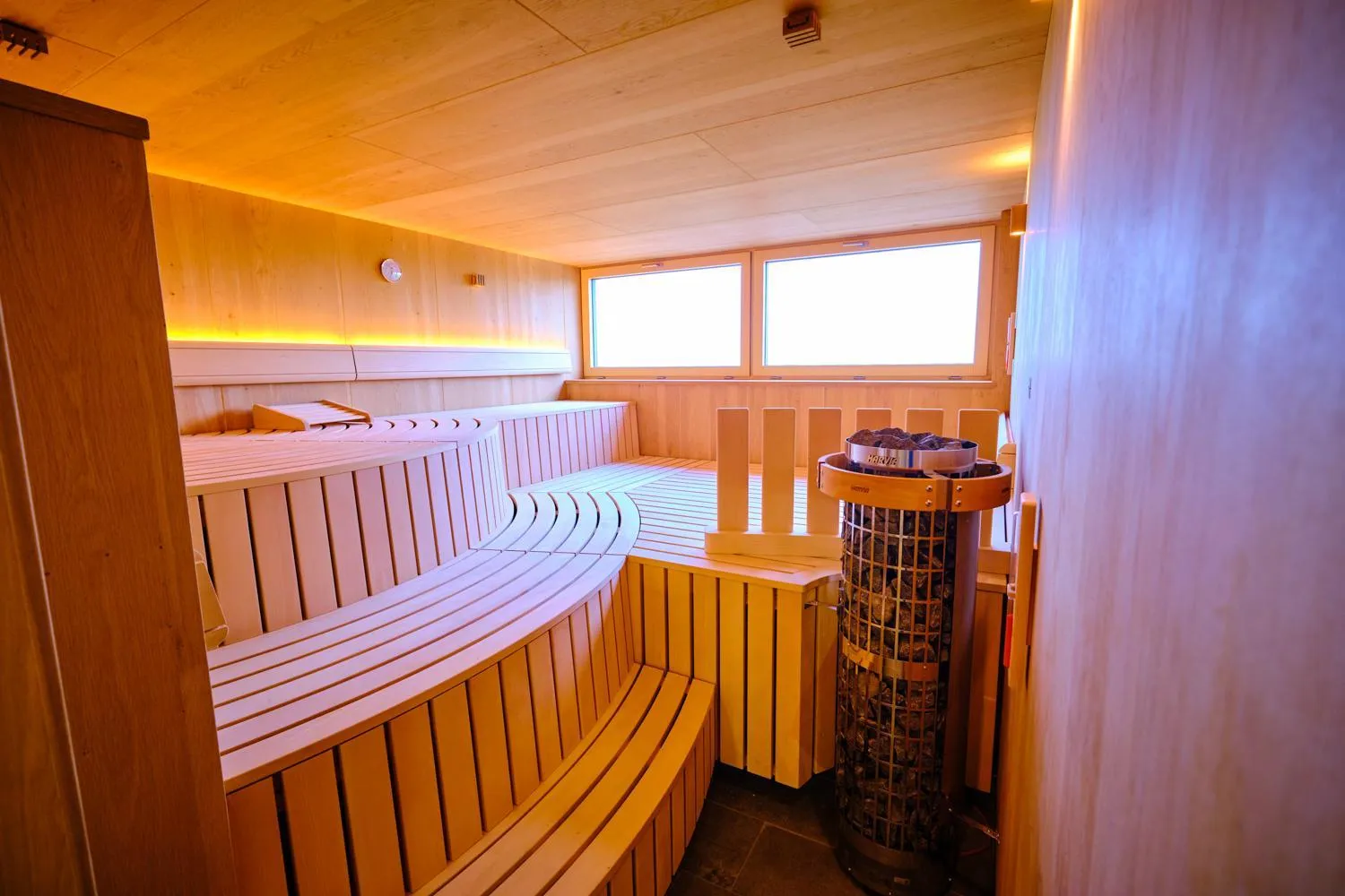 Sauna, Bed in Sonnenhotel Weingut Römmert Spa und Wellness