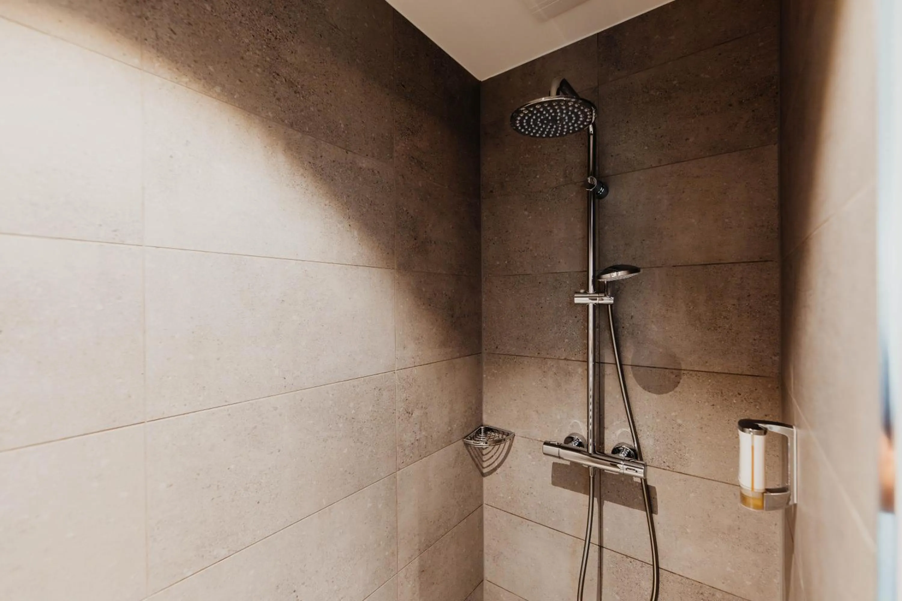 Shower in Sonnenhotel Weingut Römmert Spa und Wellness