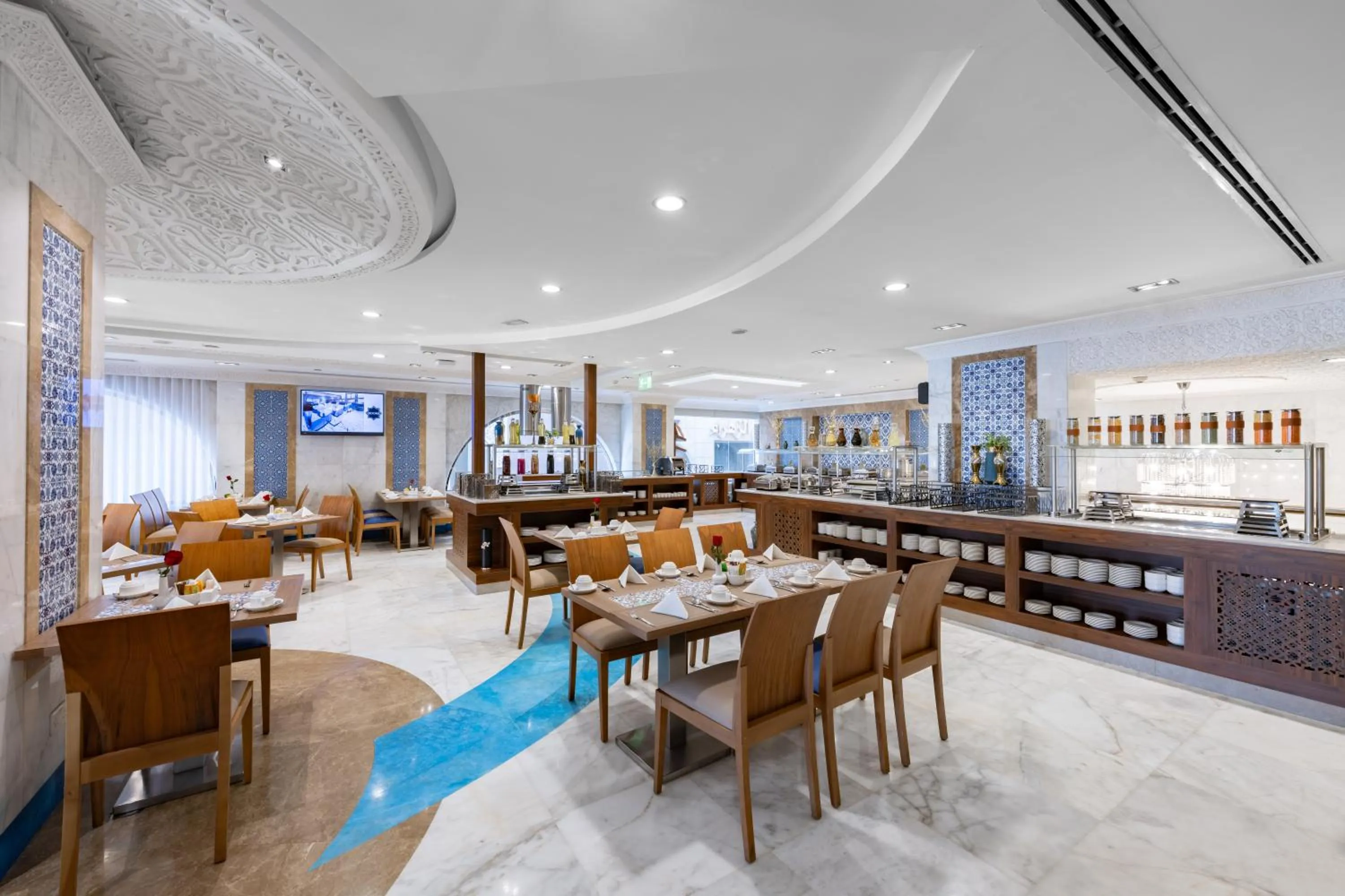 Restaurant/places to eat in Tulip Inn Al Daar Rawafid