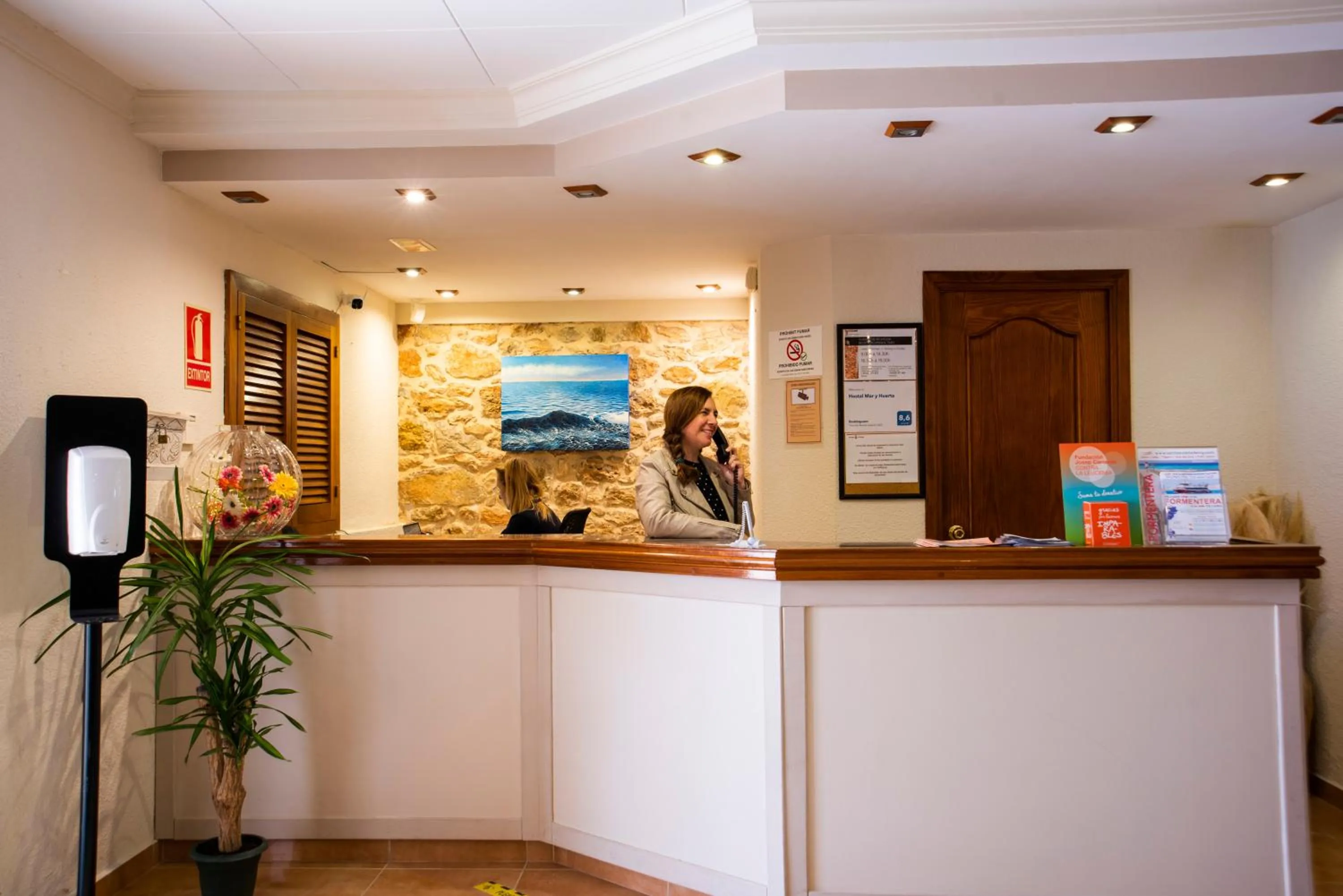 Lobby or reception in Hostal Mar y Huerta