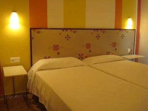 Photo of the whole room, Bed in Can Jurat