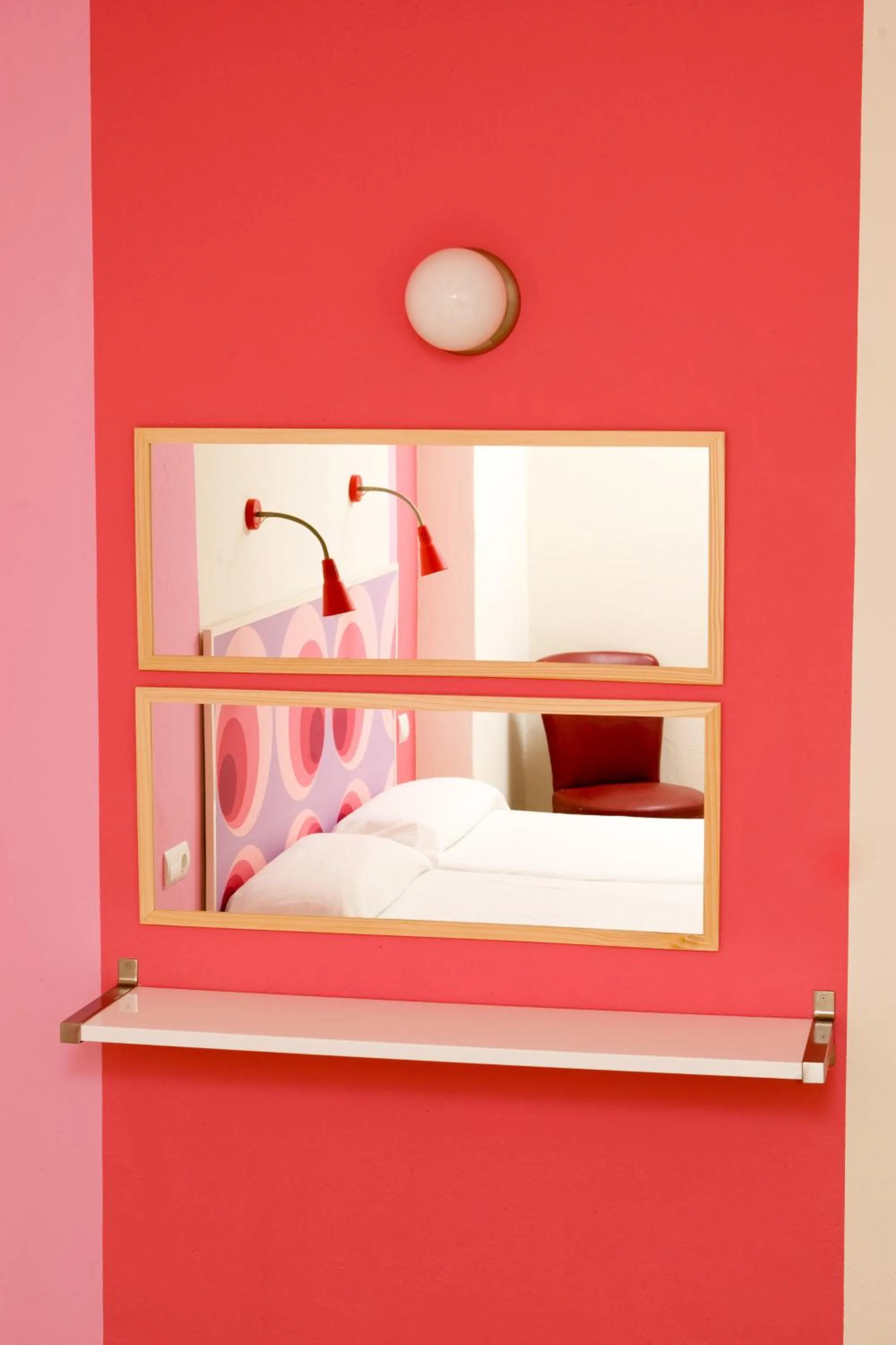 Photo of the whole room, Bed in Can Jurat