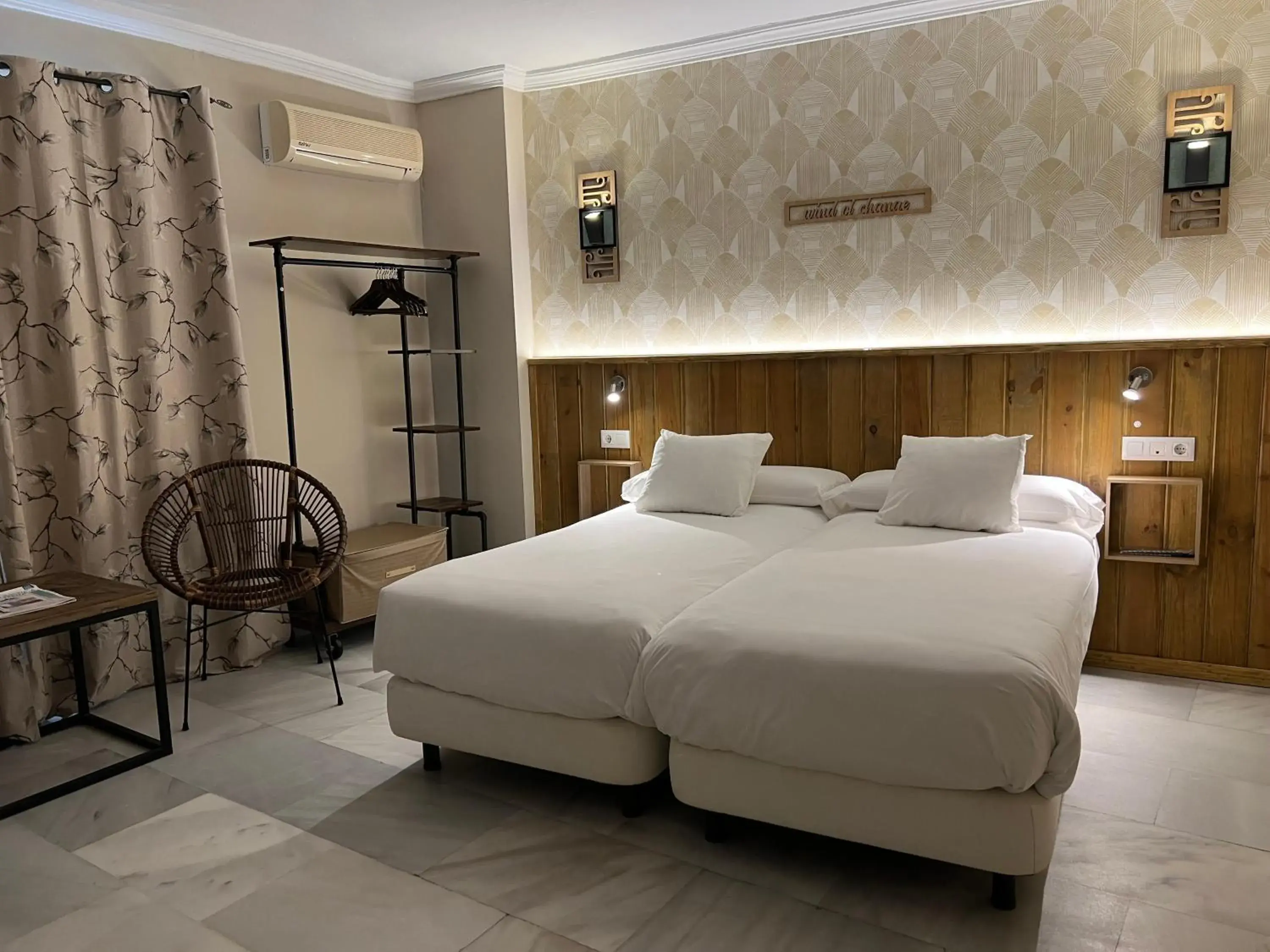 Triple Room in Alameda Hostal Boutique Triple Room in Alameda Hostal Boutique