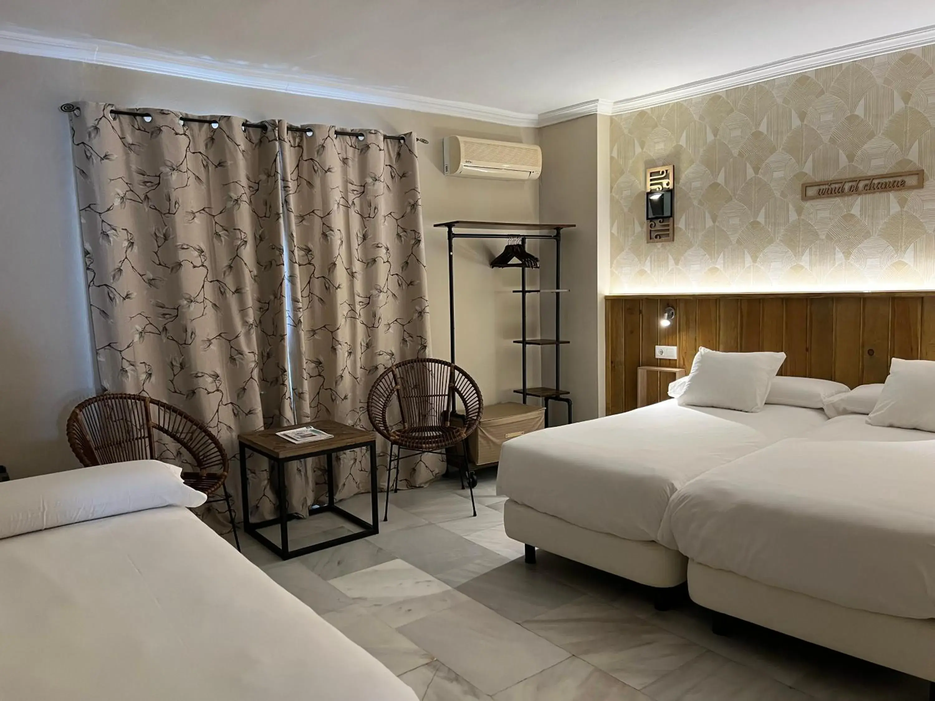 Triple Room in Alameda Hostal Boutique Triple Room in Alameda Hostal Boutique