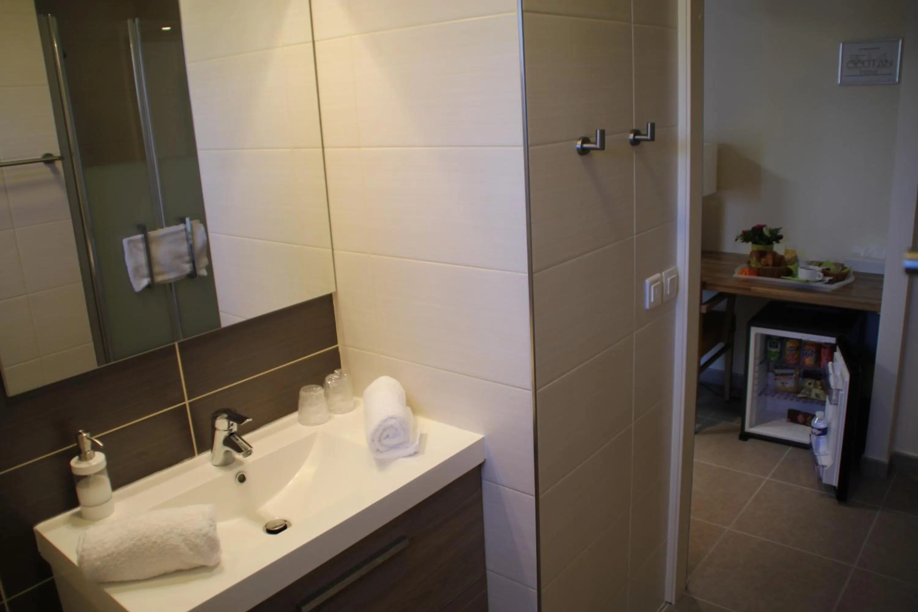 Bathroom in The Originals Boutique, Hotel l'Occitan, Aubagne