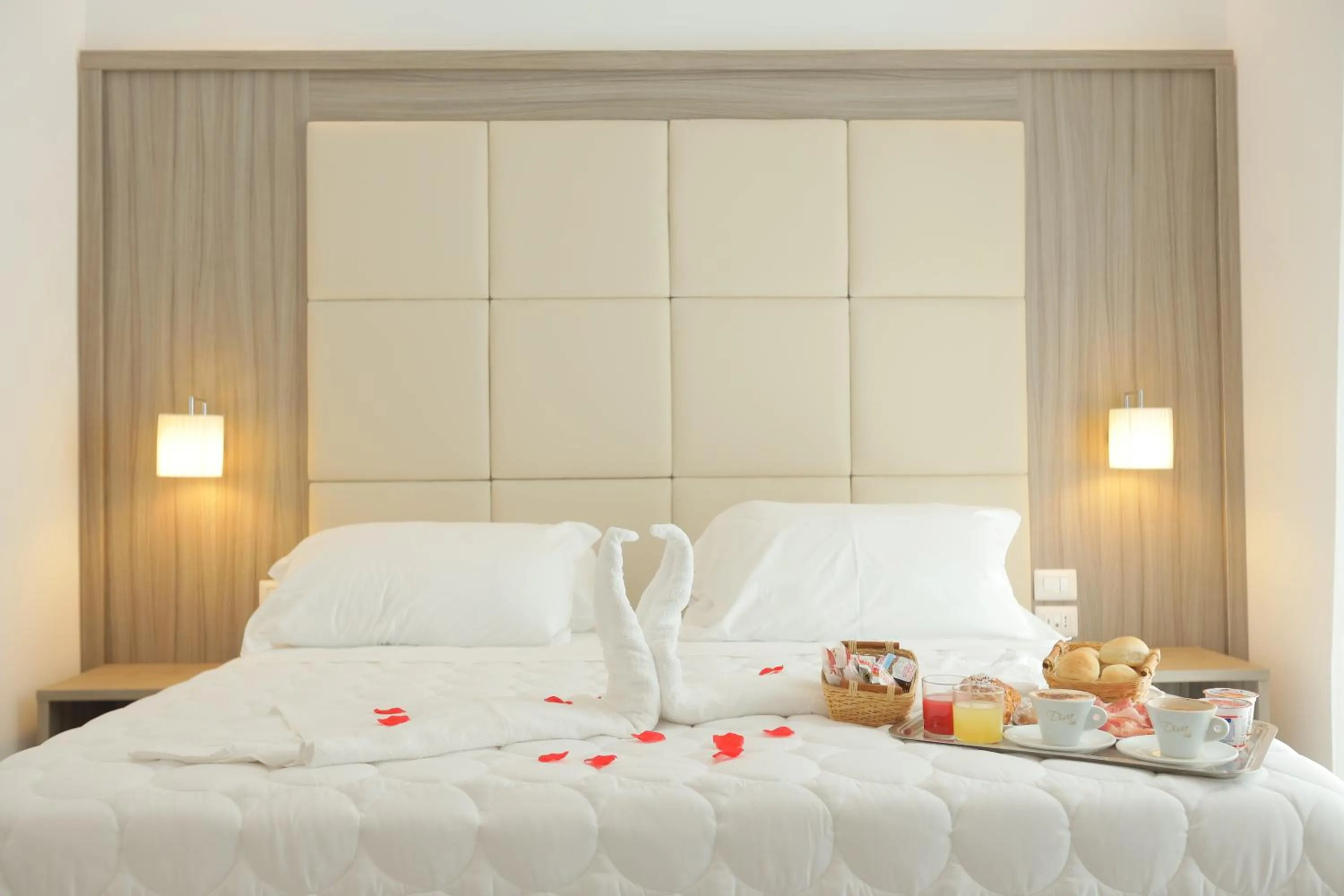 Bedroom, Bed in Garibaldi Suite