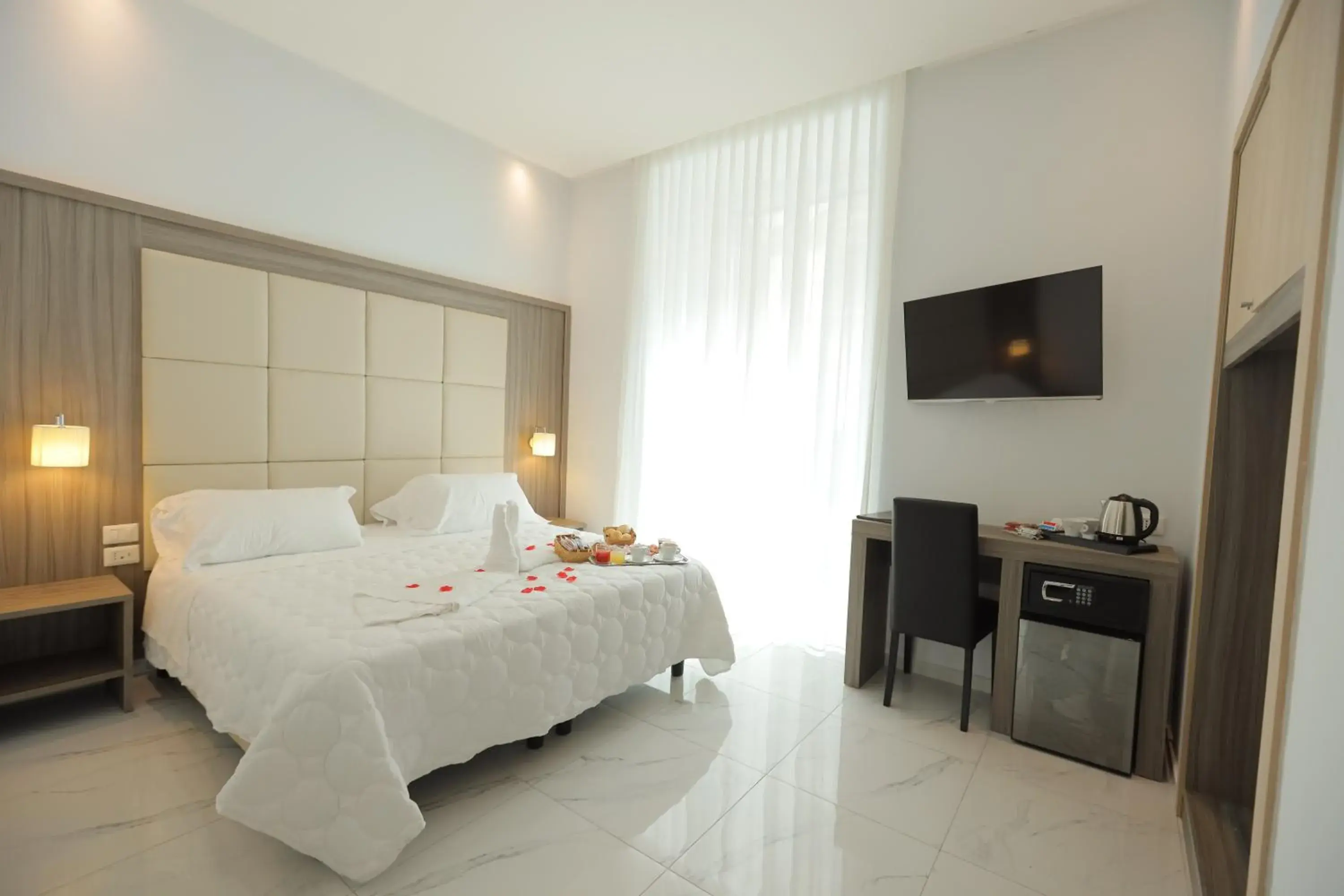 Bedroom, Bed in Garibaldi Suite Bedroom, Bed in Garibaldi Suite