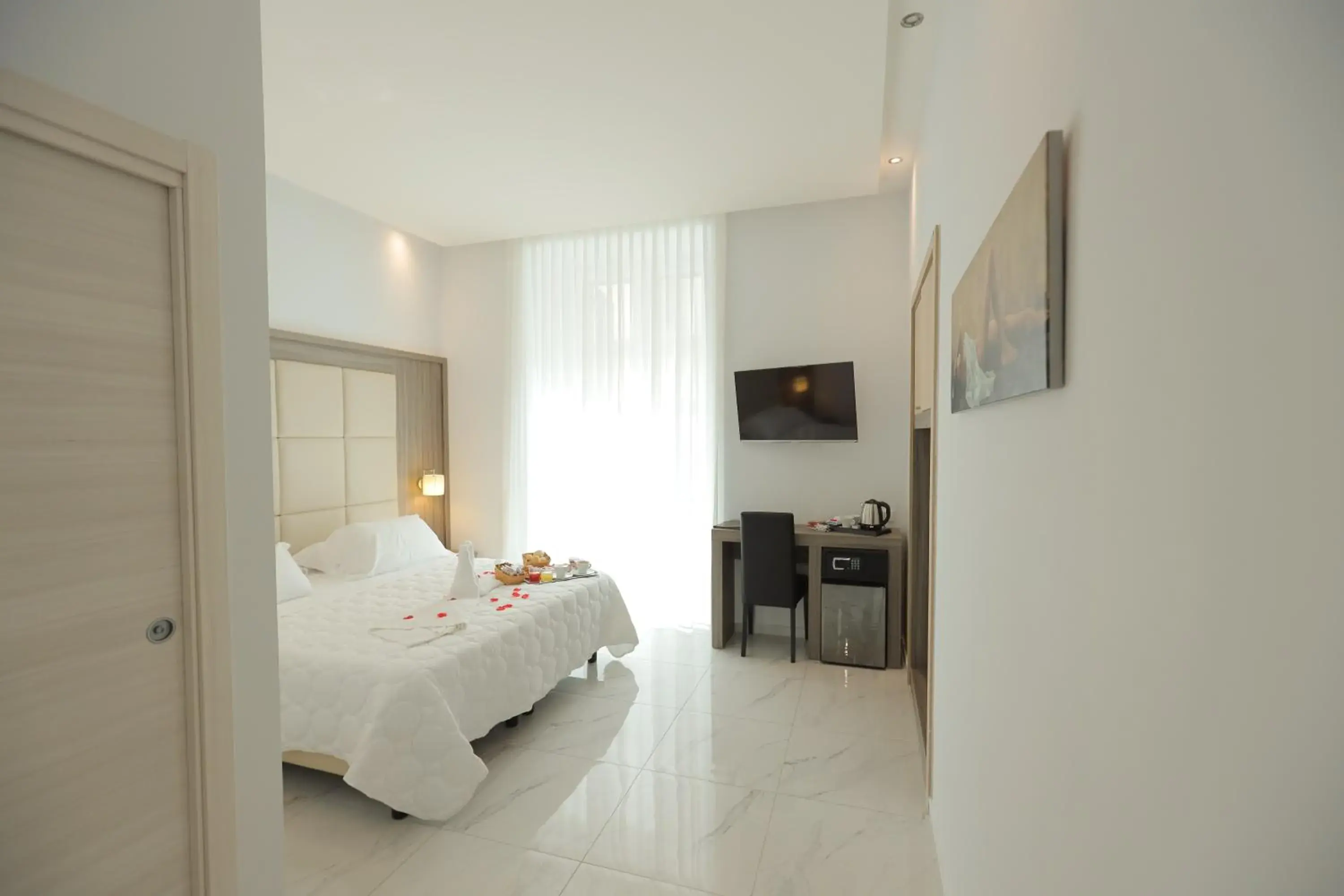 Bedroom, Bed in Garibaldi Suite Bedroom, Bed in Garibaldi Suite