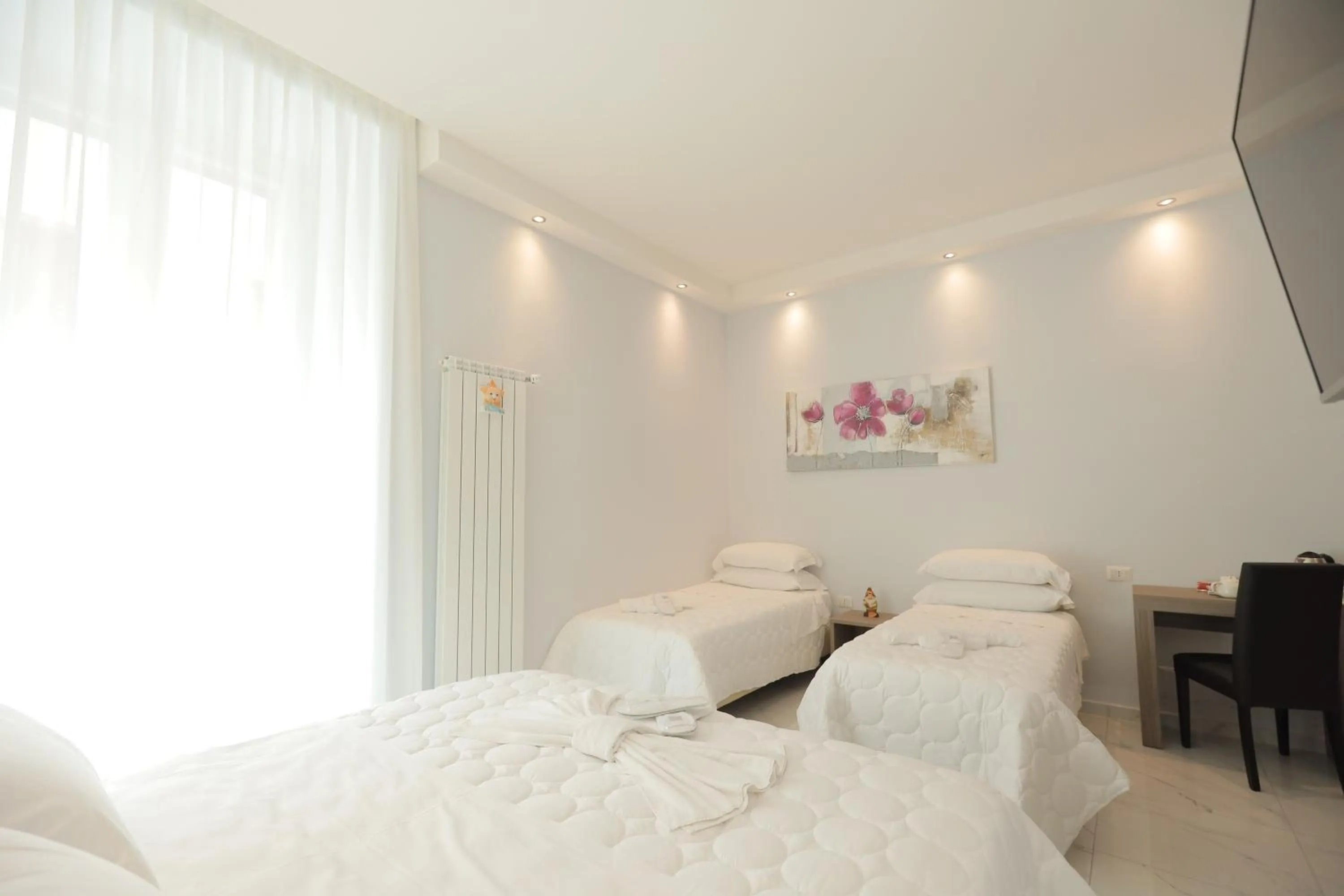 Bedroom, Bed in Garibaldi Suite