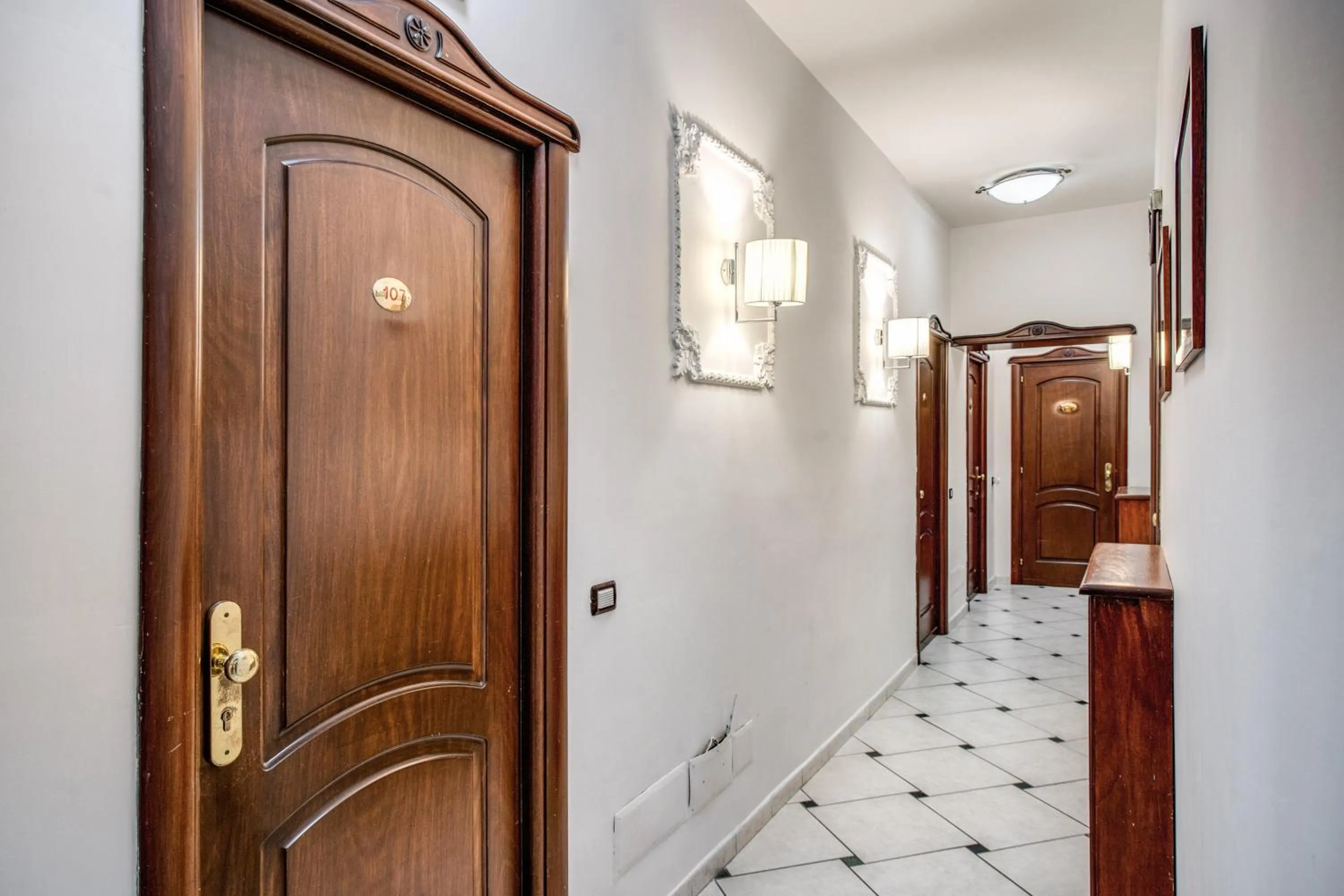 Inner courtyard view in Garibaldi Suite