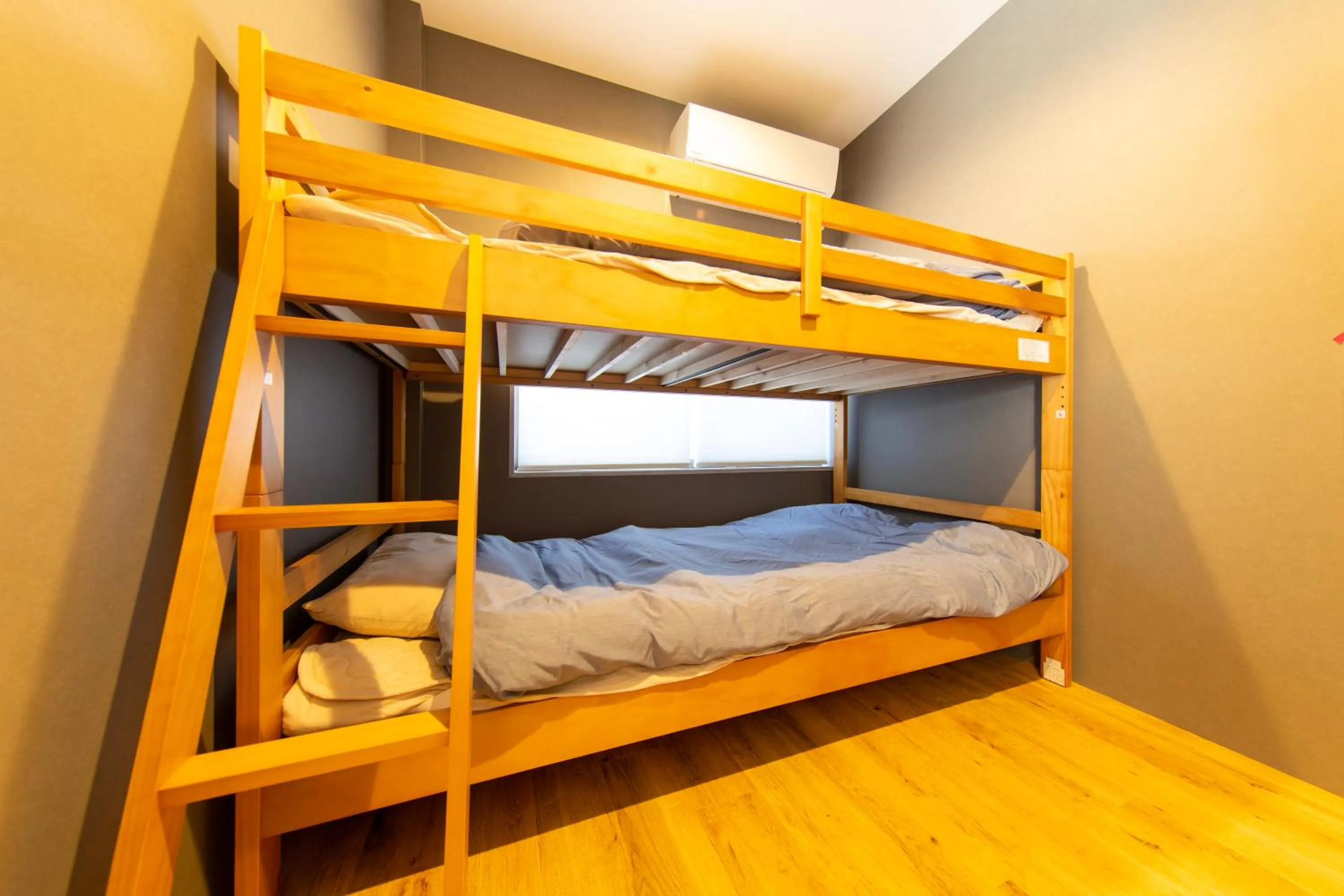 Bed in Guest House GORILLA!