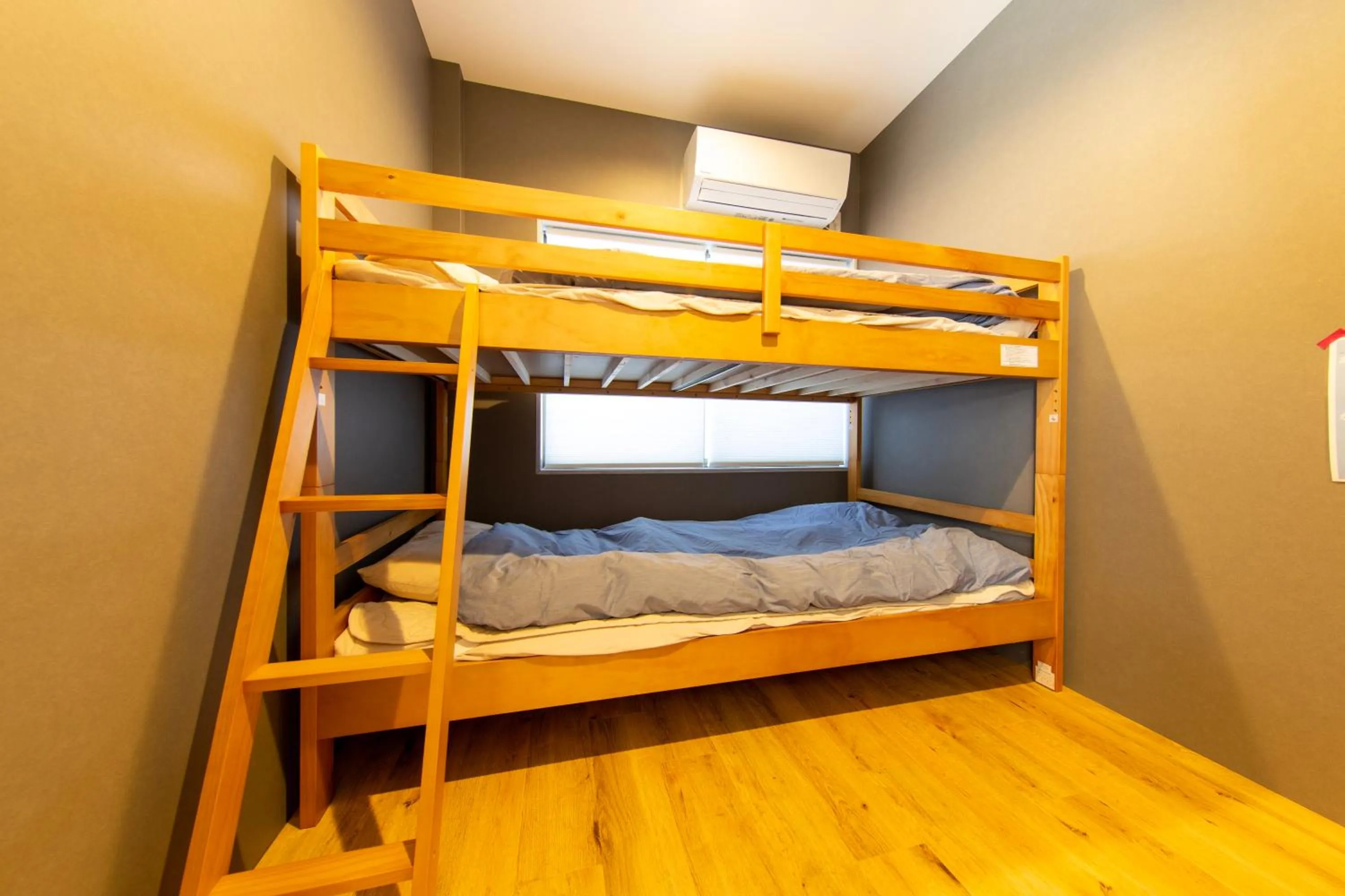 Bed in Guest House GORILLA!