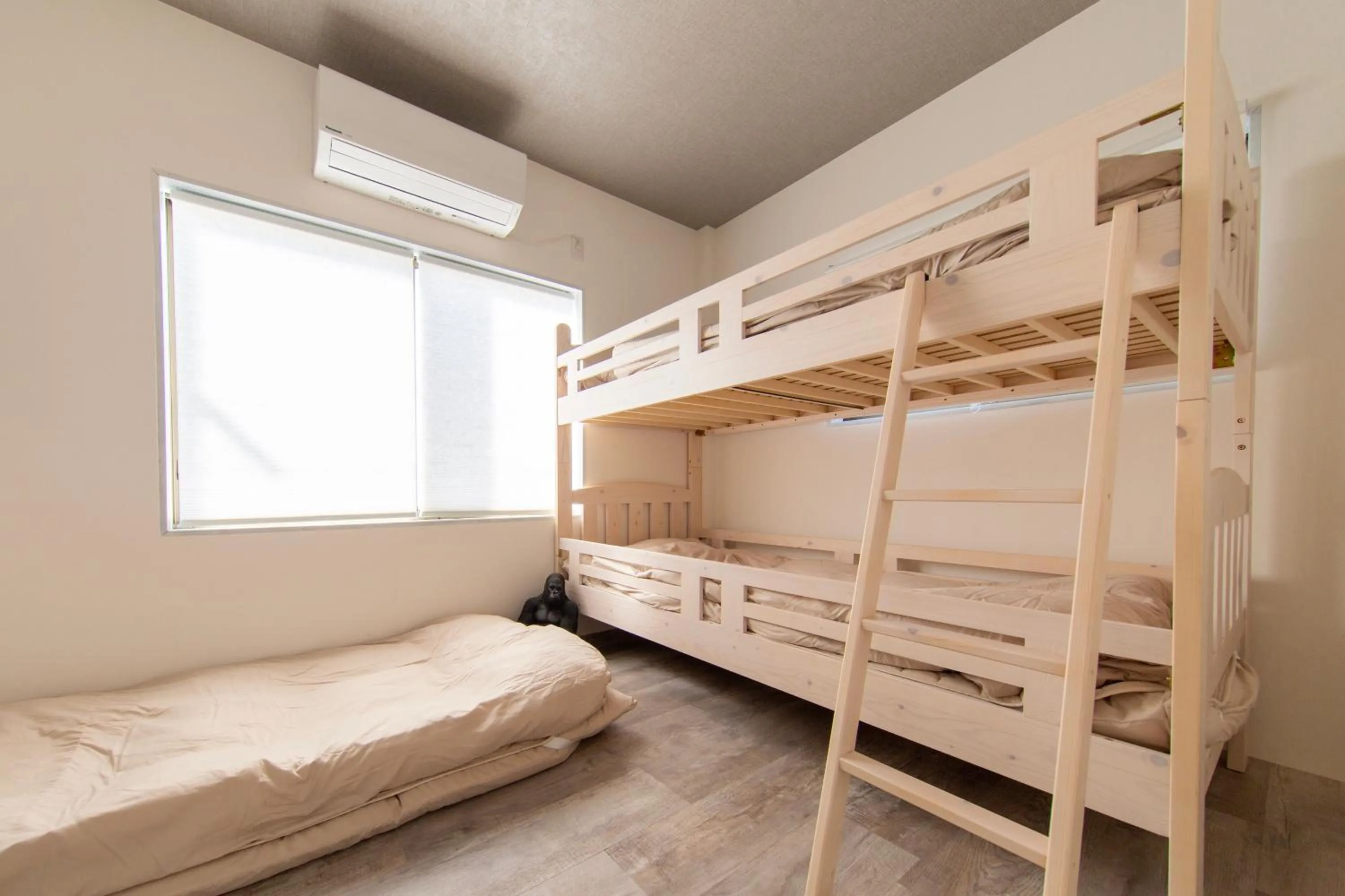 Bed in Guest House GORILLA!