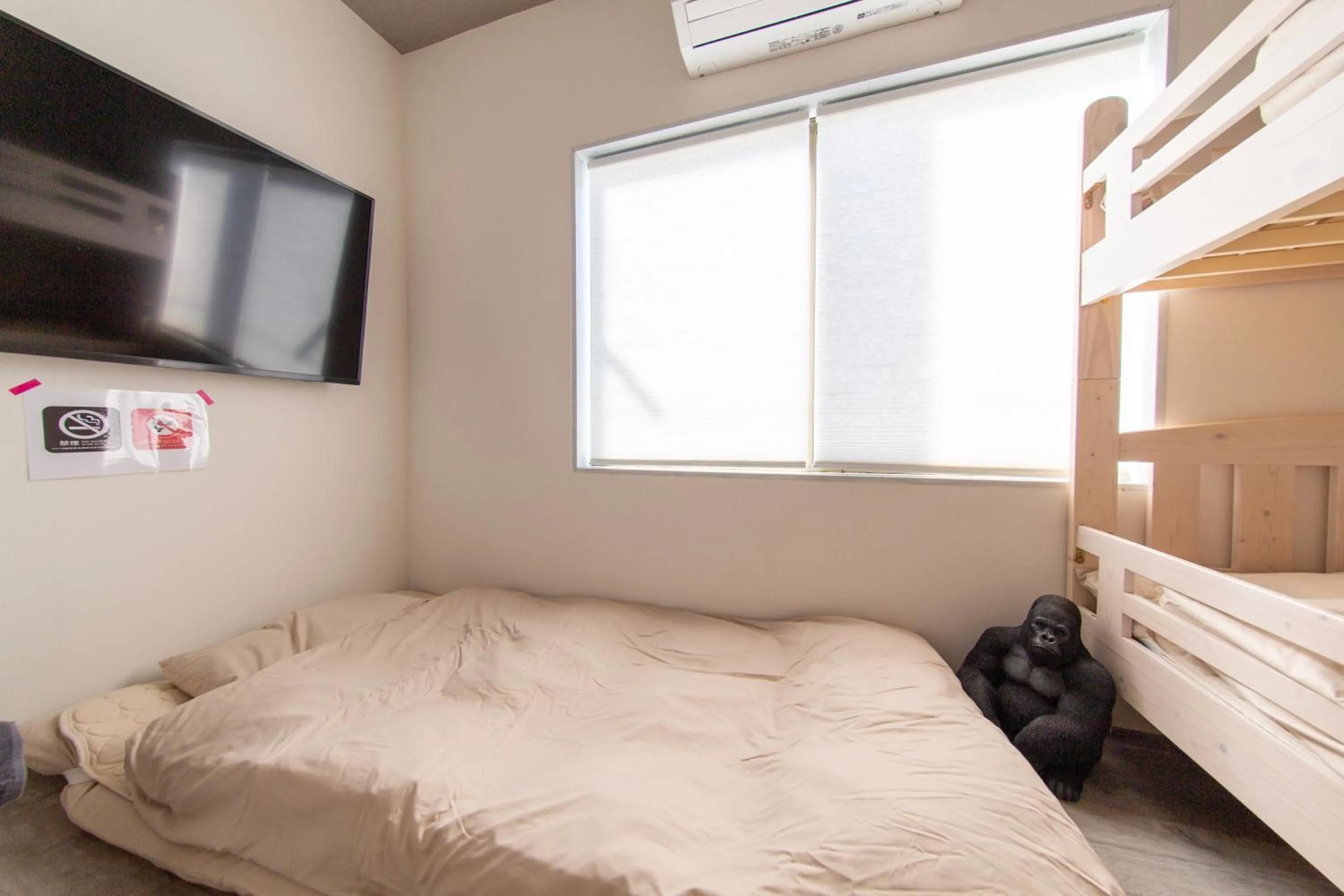 Bed in Guest House GORILLA!