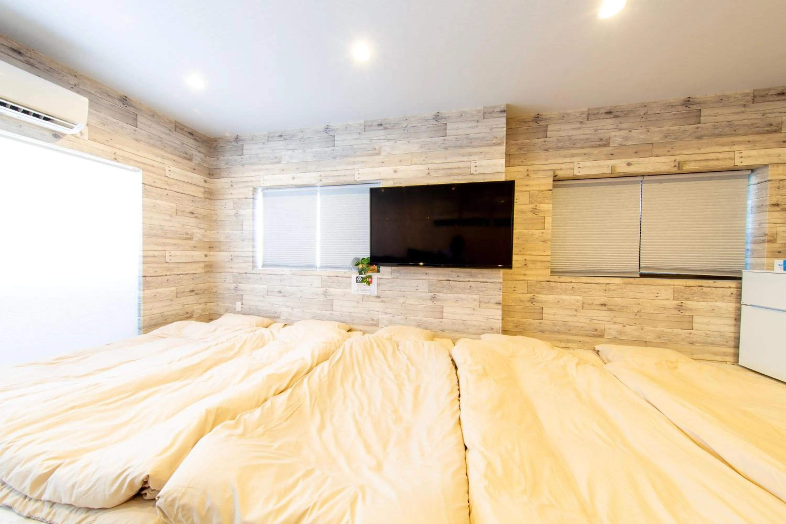 Bed in Guest House GORILLA!