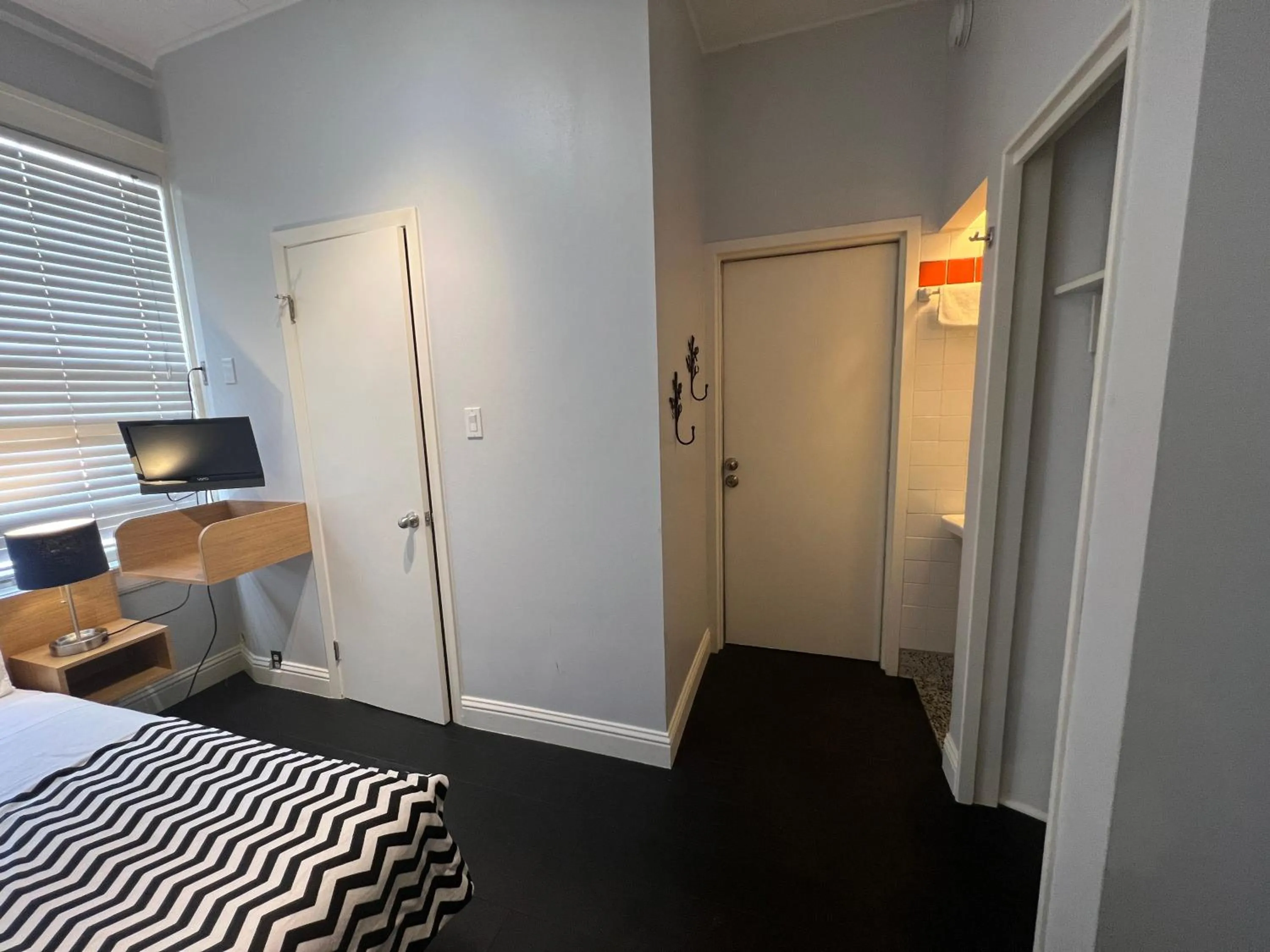 Bedroom, Bed in Touchstone Hotel - City Center