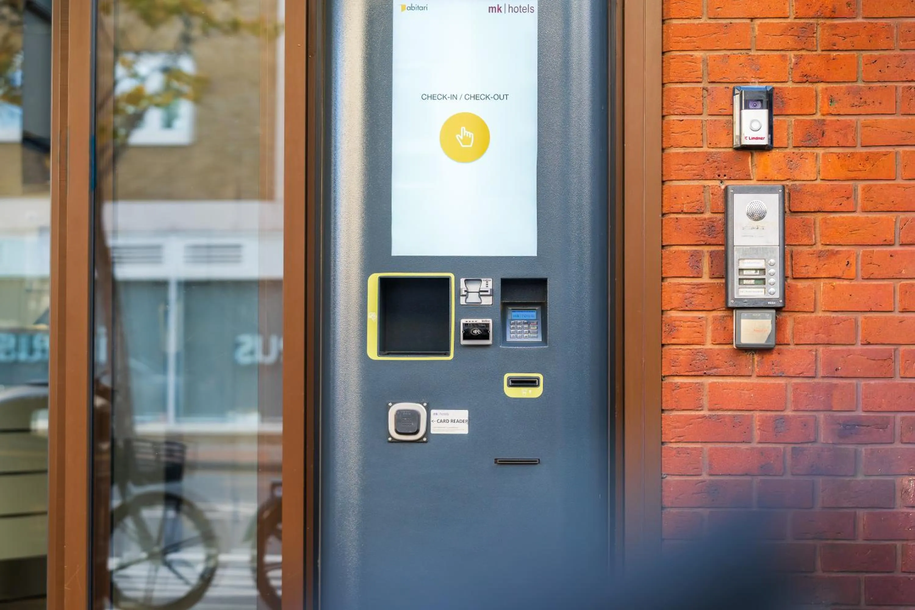 Facade/entrance in mk hotel london