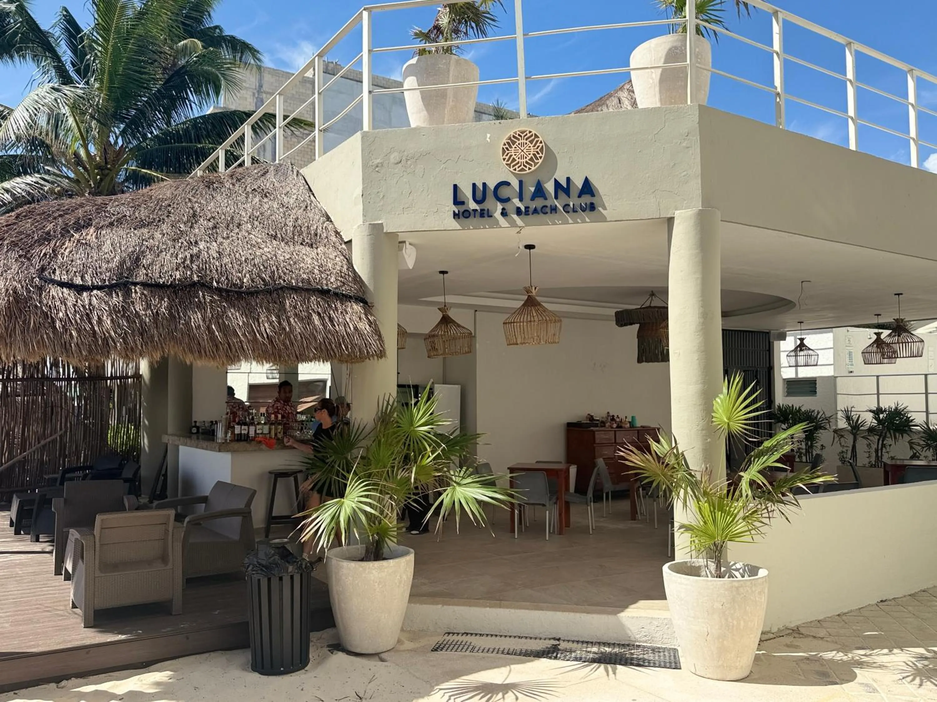 Restaurant/places to eat in Luciana Hotel & Beach Club