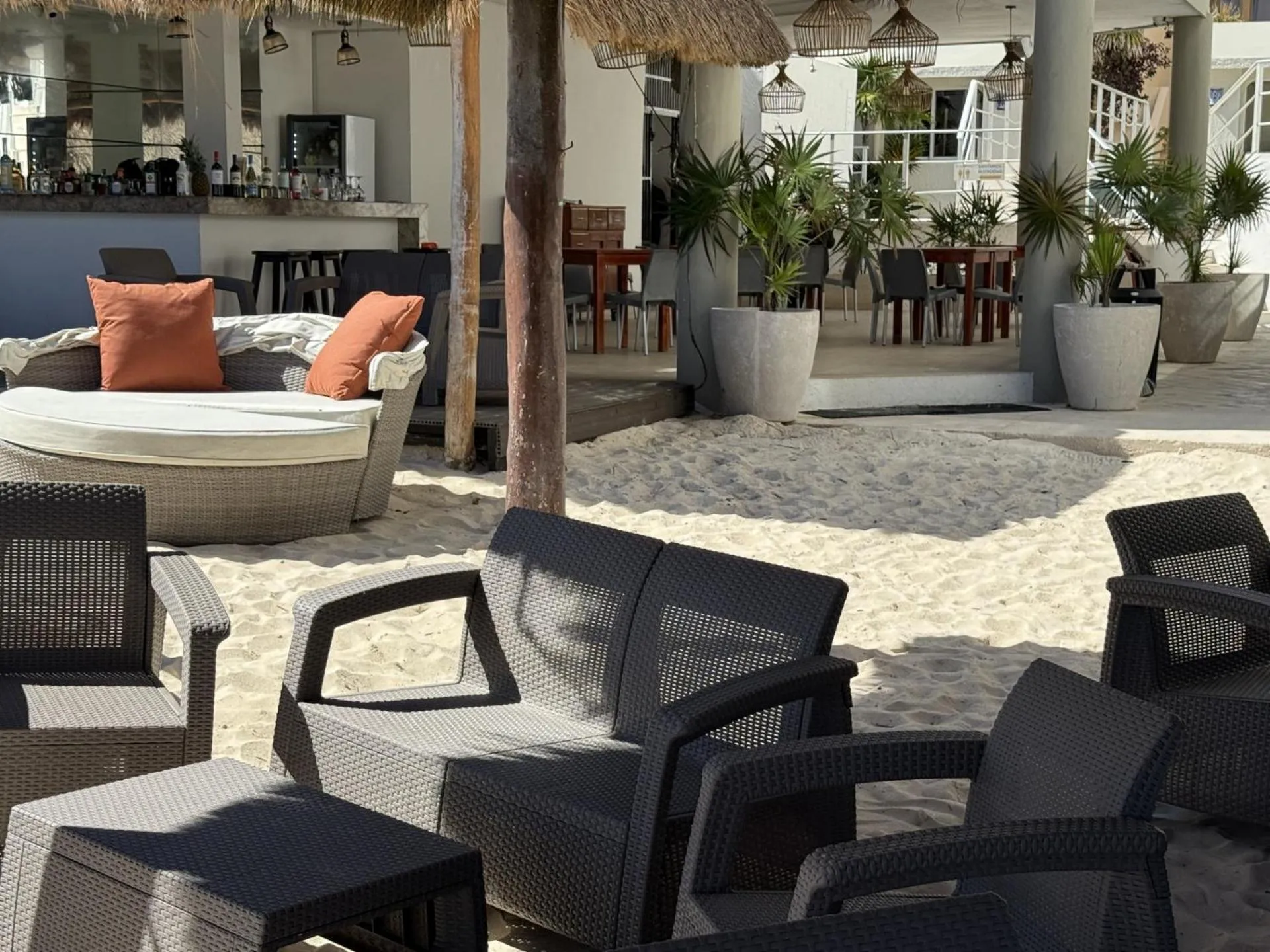 Restaurant/places to eat in Luciana Hotel & Beach Club