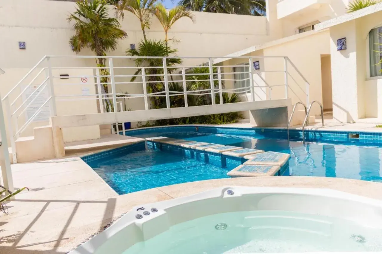 Swimming pool in Luciana Hotel & Beach Club Swimming pool in Luciana Hotel & Beach Club