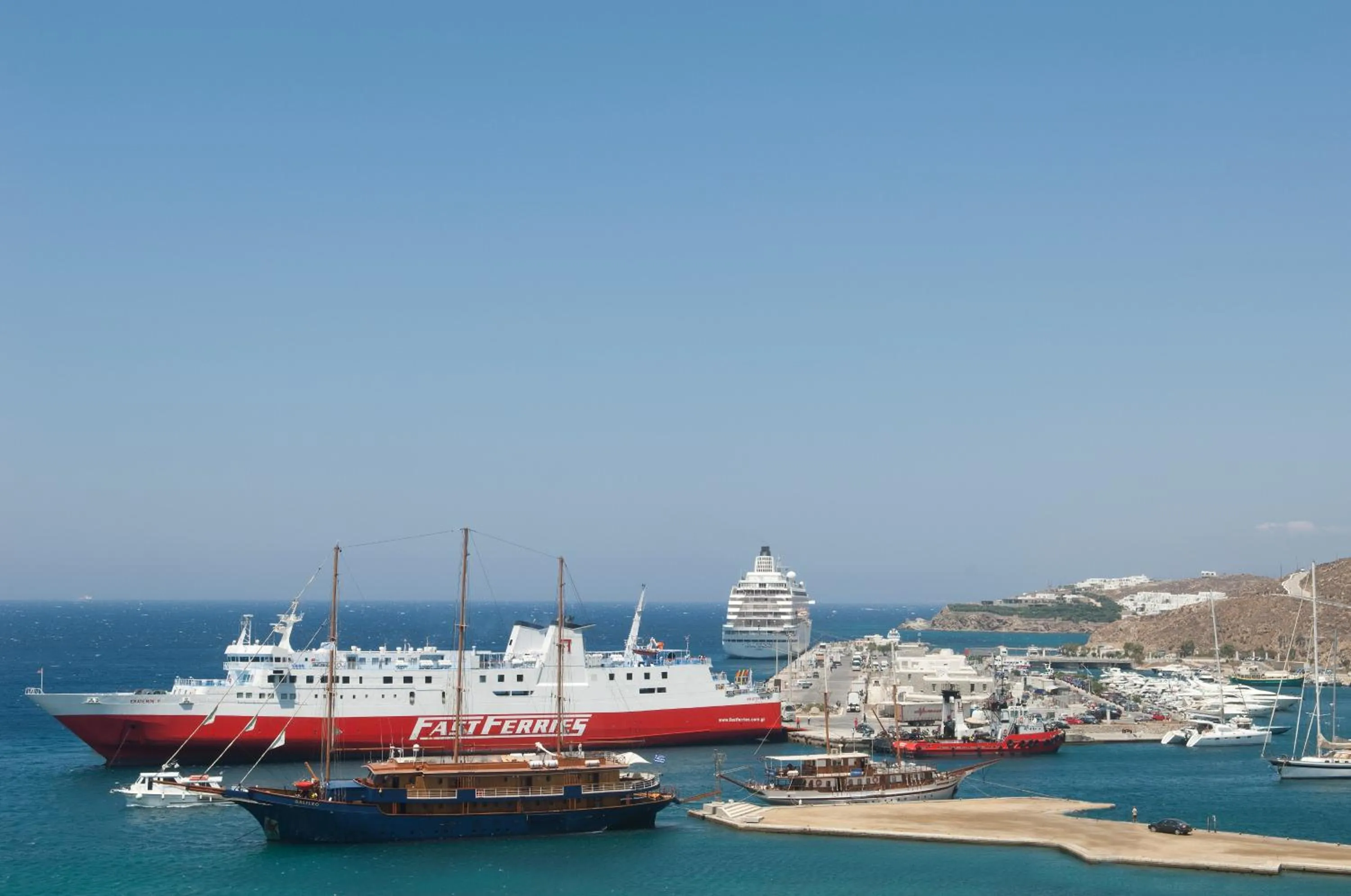 Area and facilities in Megas Rooms