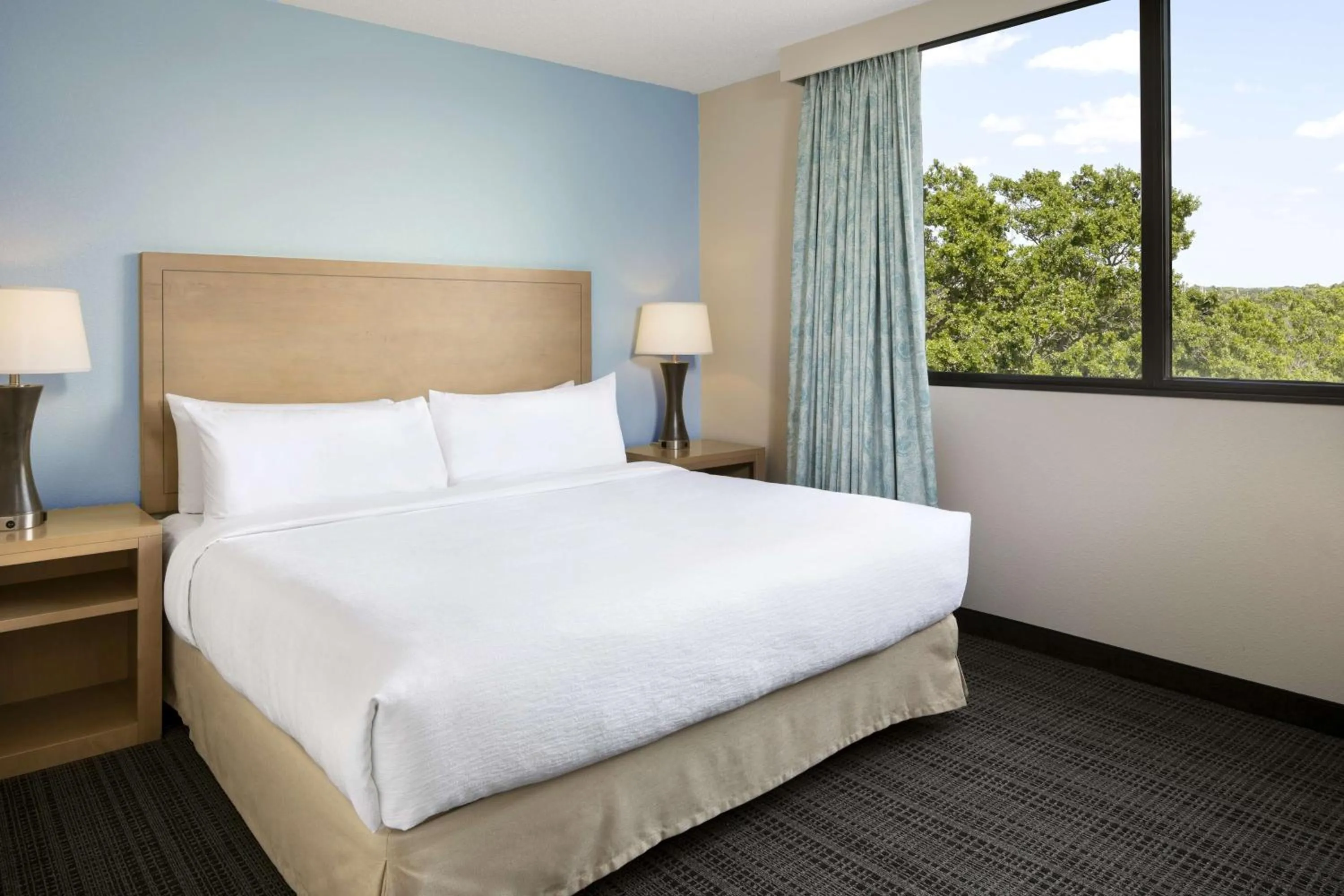 Bed in Embassy Suites by Hilton Tampa Airport Westshore