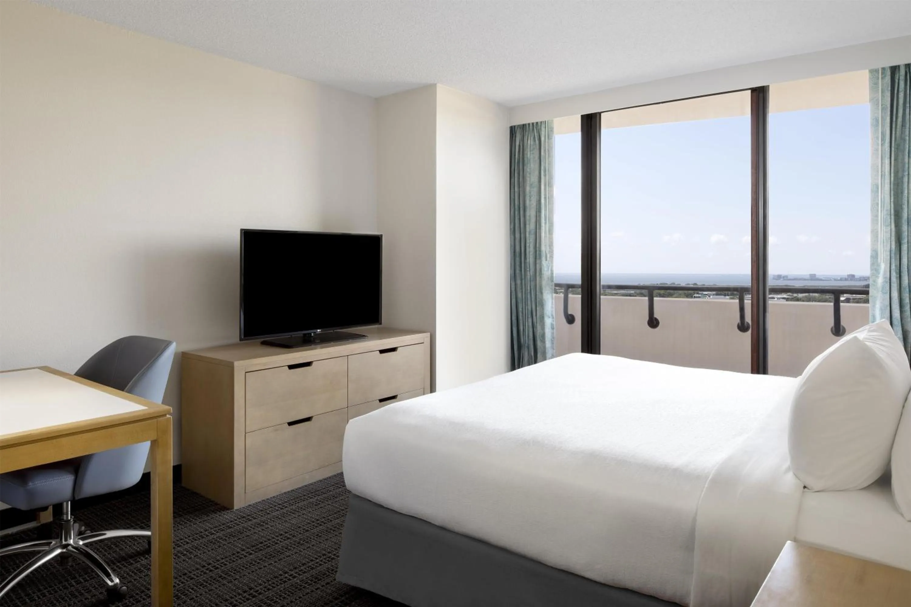 Bed in Embassy Suites by Hilton Tampa Airport Westshore