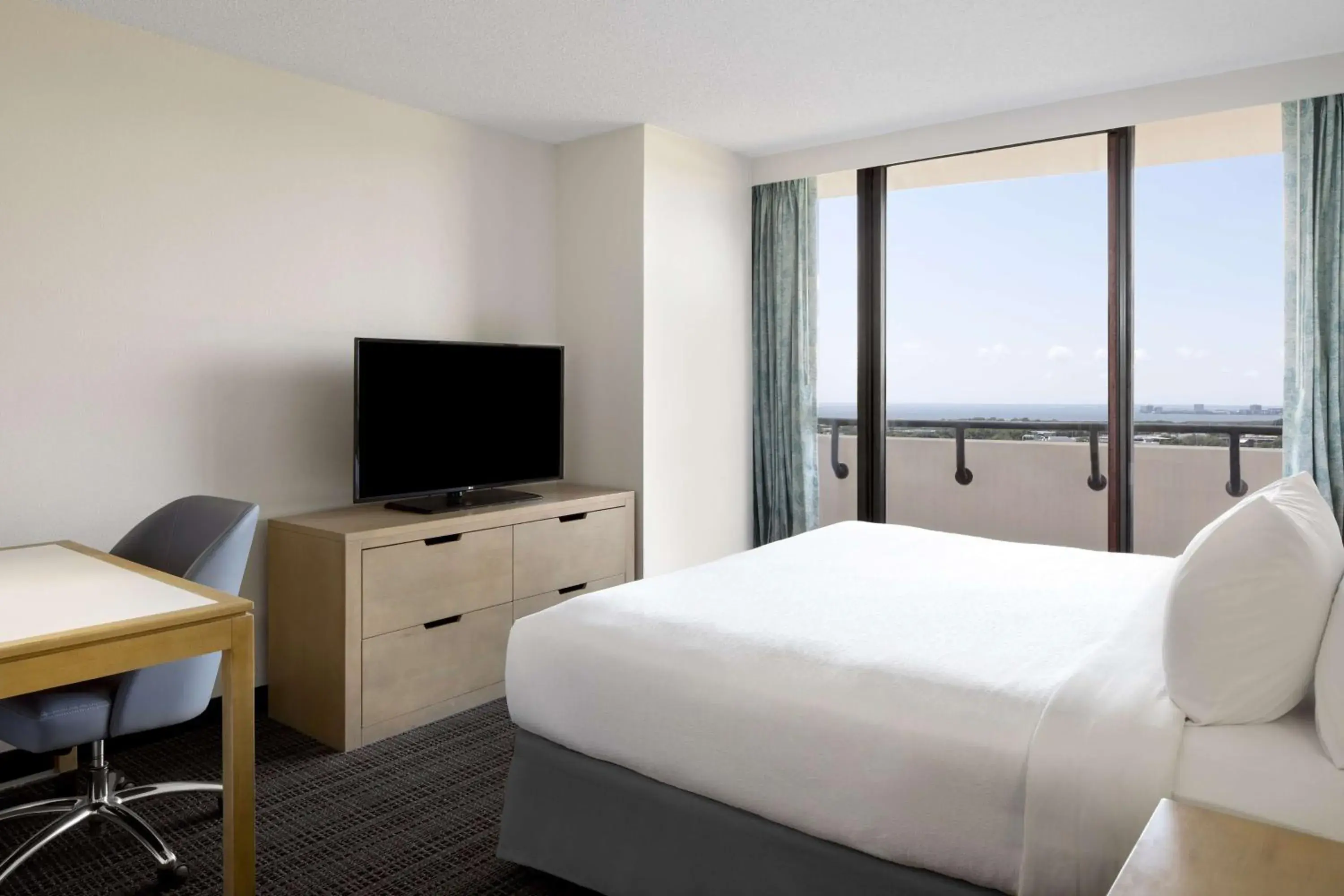 King Room with Bay View - Non-Smoking in Embassy Suites by Hilton Tampa Airport Westshore King Room with Bay View - Non-Smoking in Embassy Suites by Hilton Tampa Airport Westshore