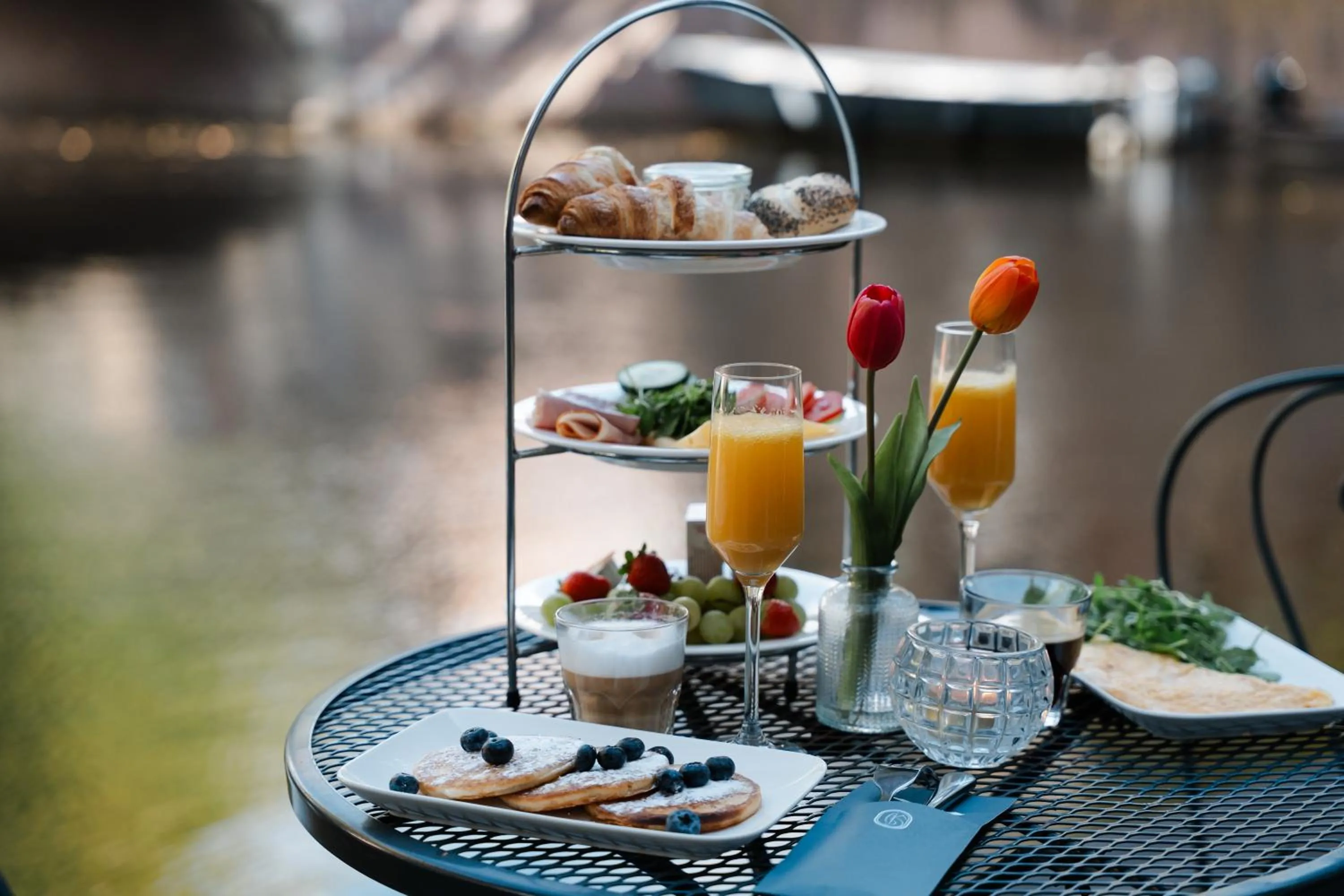 Breakfast in Amsterdam Canal Hotel
