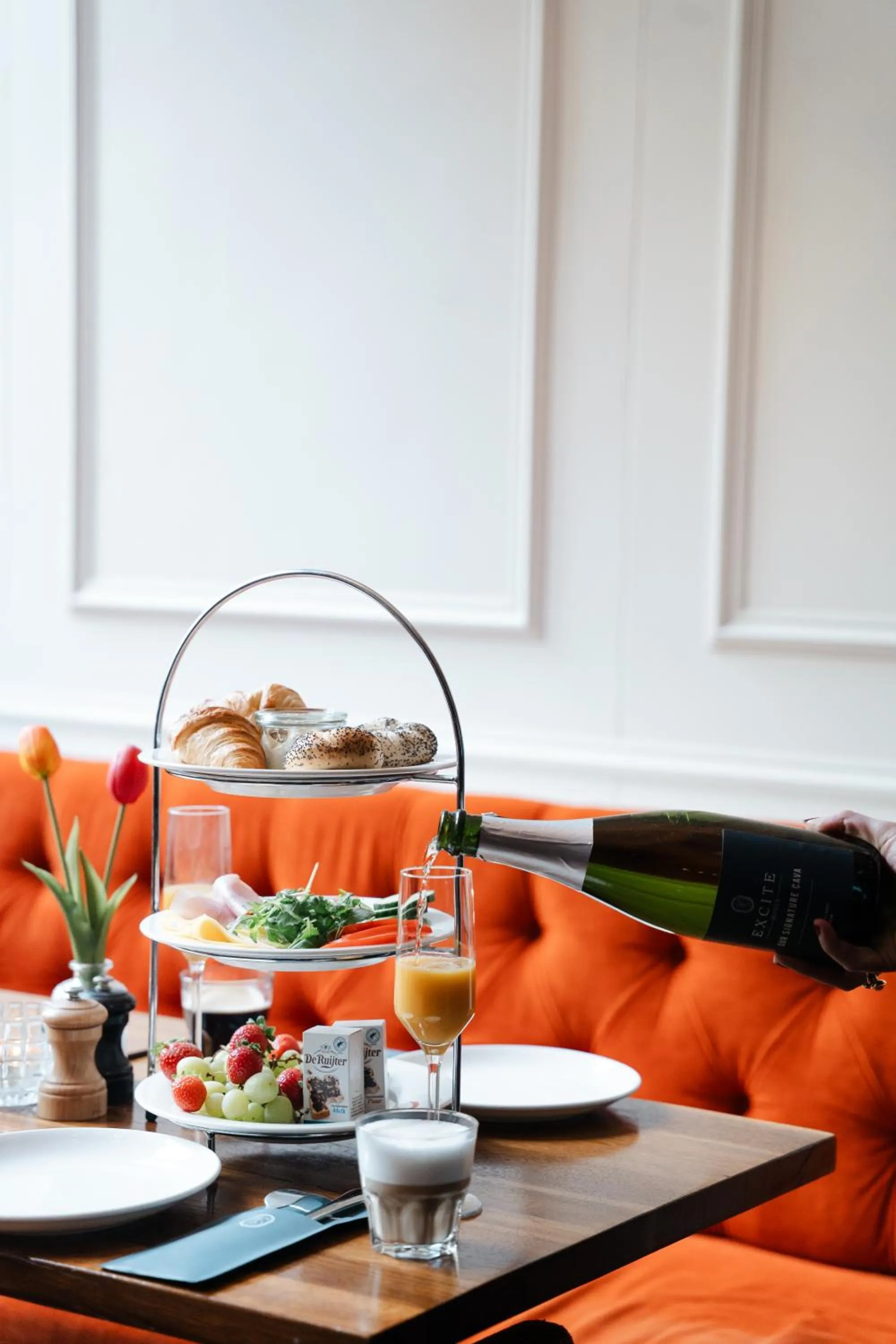 Breakfast in Amsterdam Canal Hotel