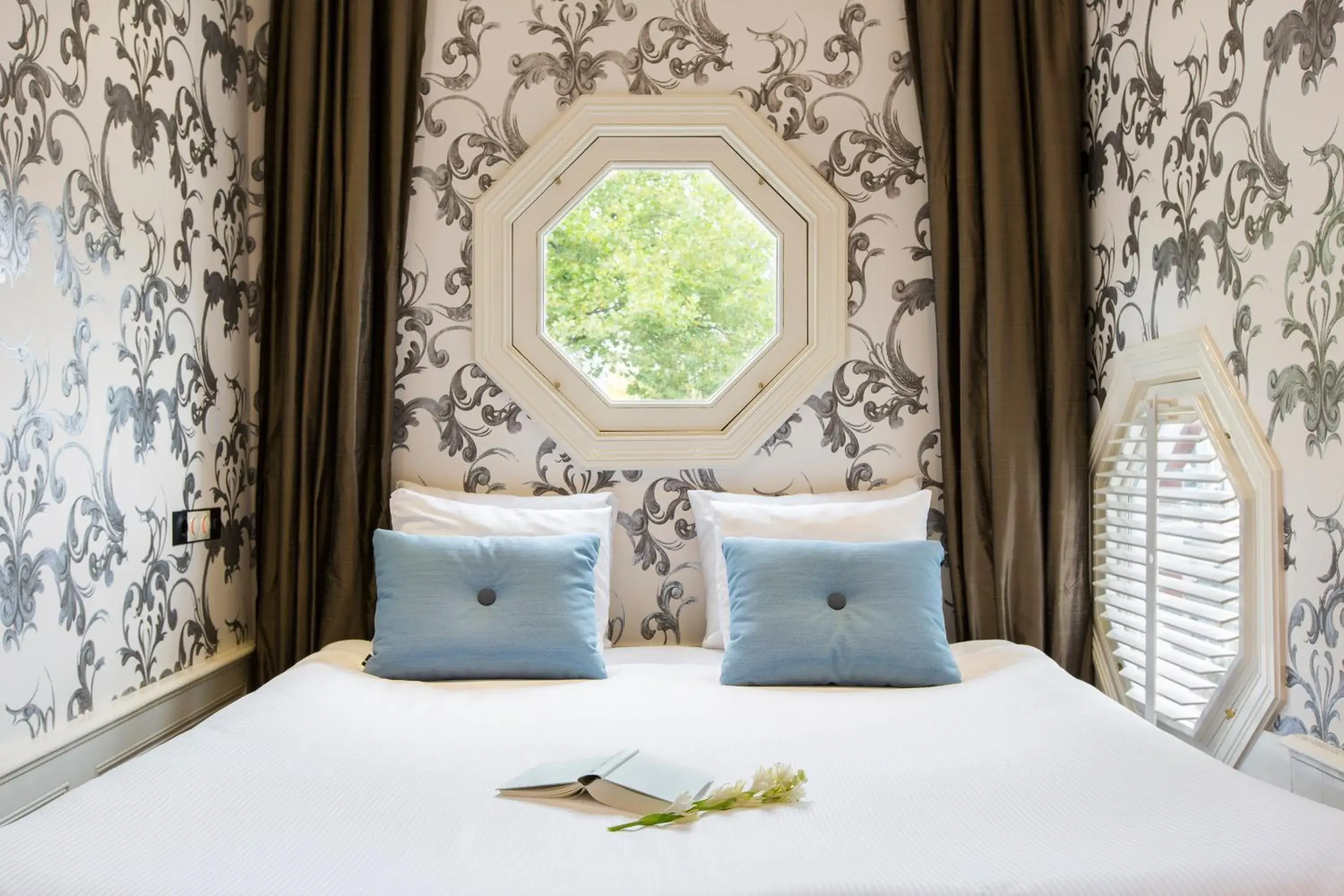 Standard Double Room with Canal View in Amsterdam Canal Hotel Standard Double Room with Canal View in Amsterdam Canal Hotel