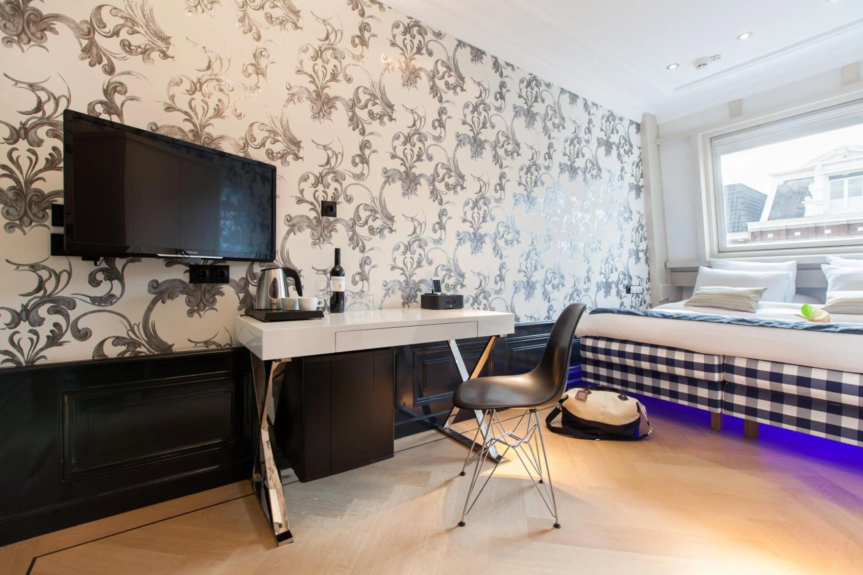 Photo of the whole room in Amsterdam Canal Hotel