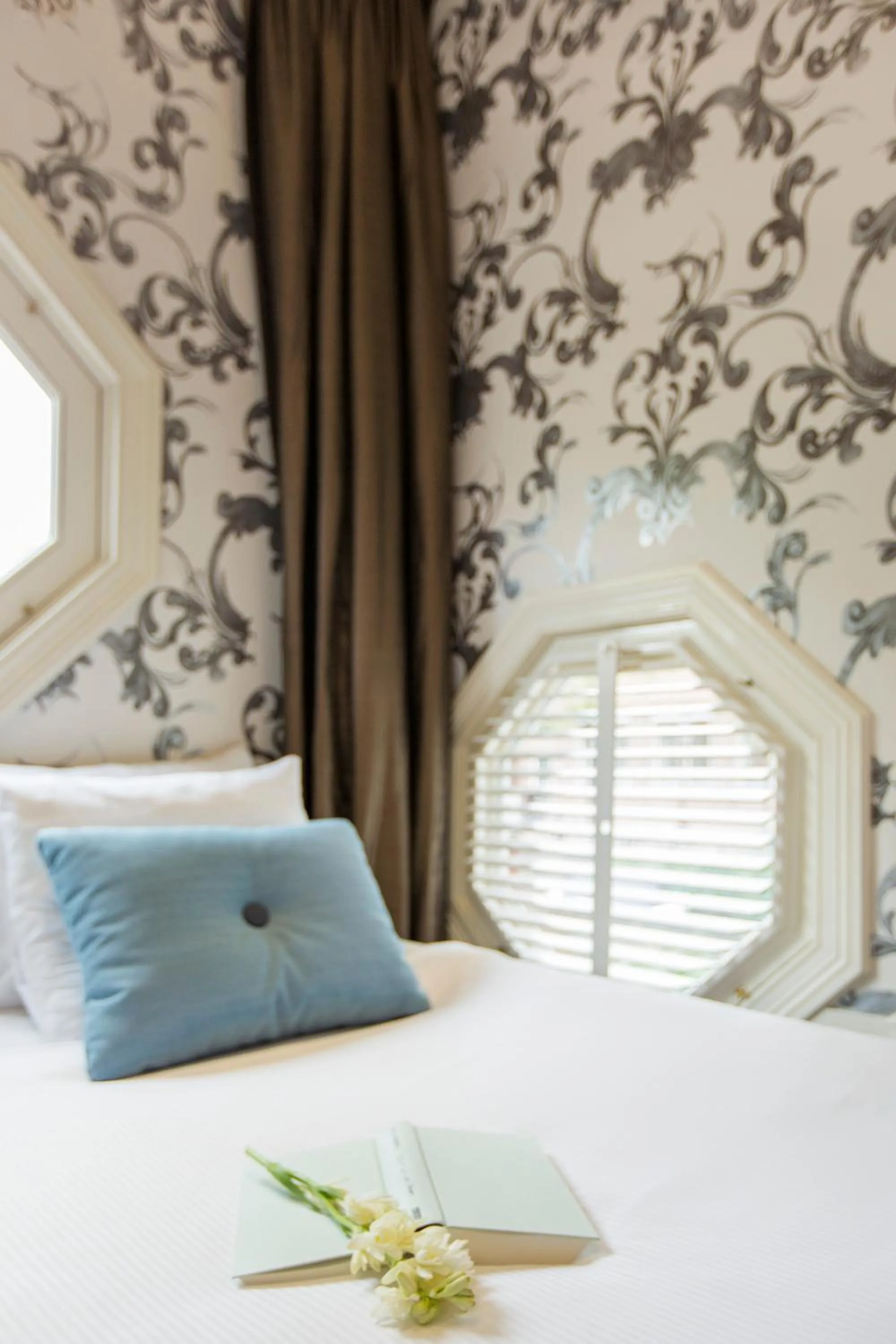 Bed in Amsterdam Canal Hotel